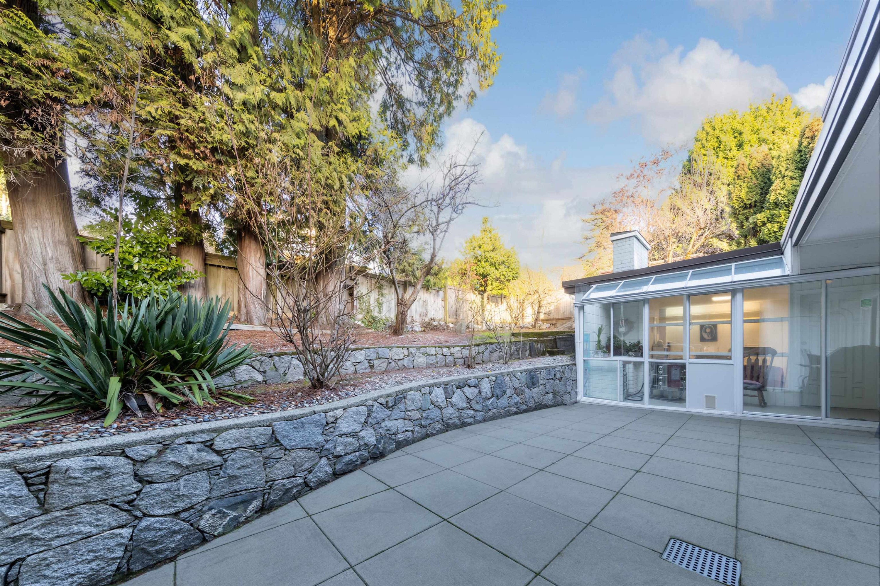 1555 Lawson Avenue, West Vancouver, BC