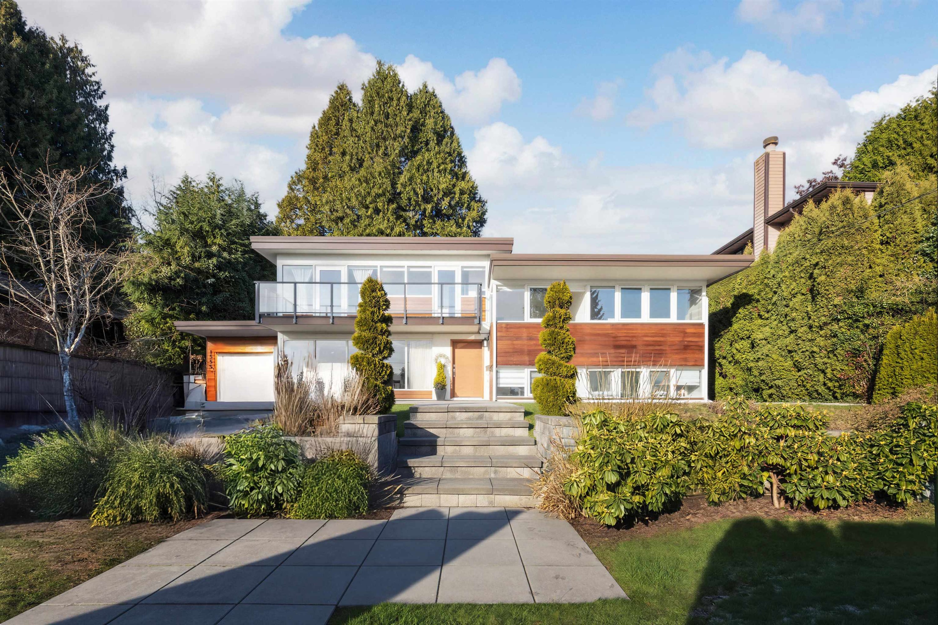 1555 Lawson Avenue, West Vancouver, BC