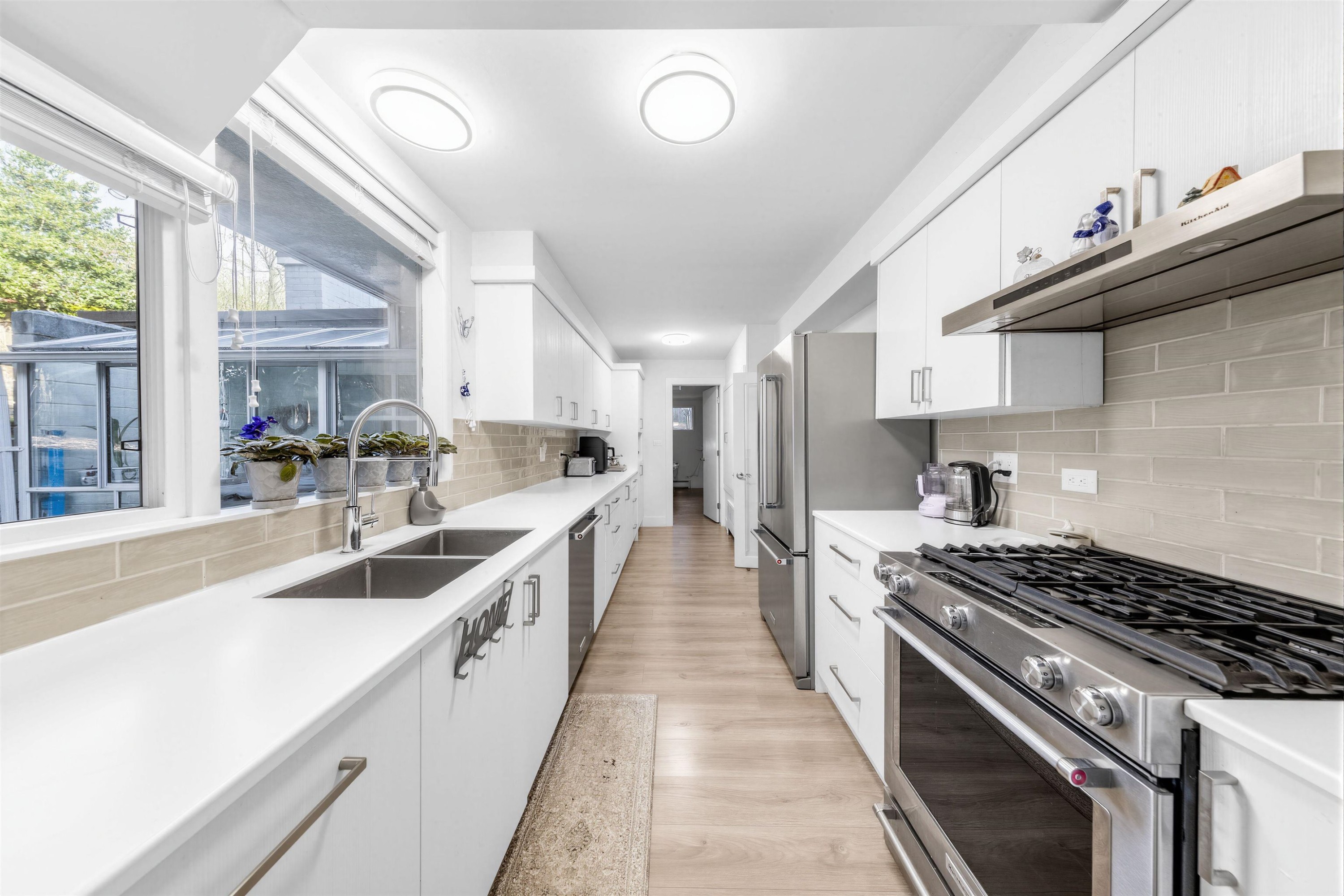 1555 Lawson Avenue, West Vancouver, BC