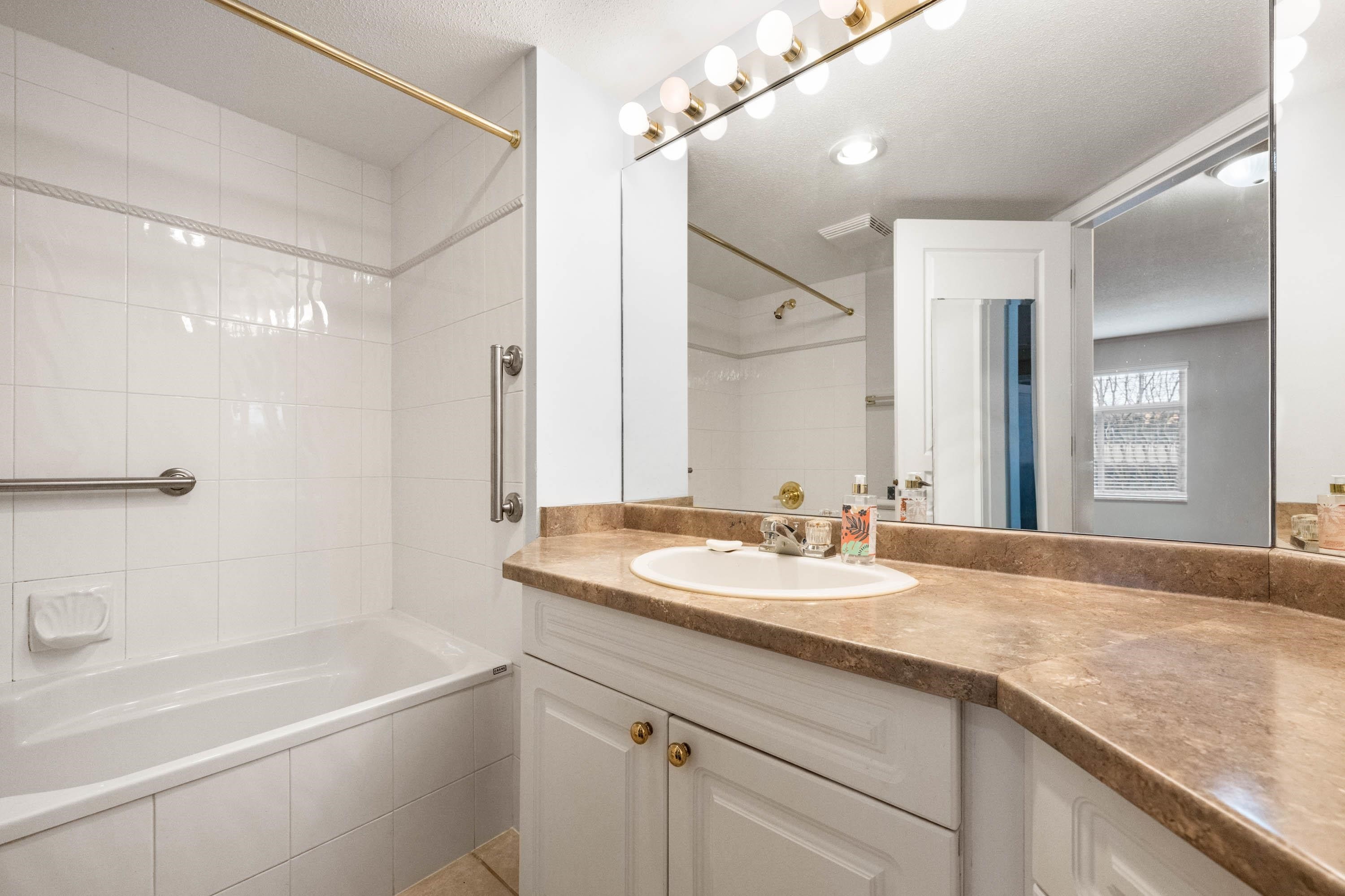 209-4770 52A Street, Ladner, BC