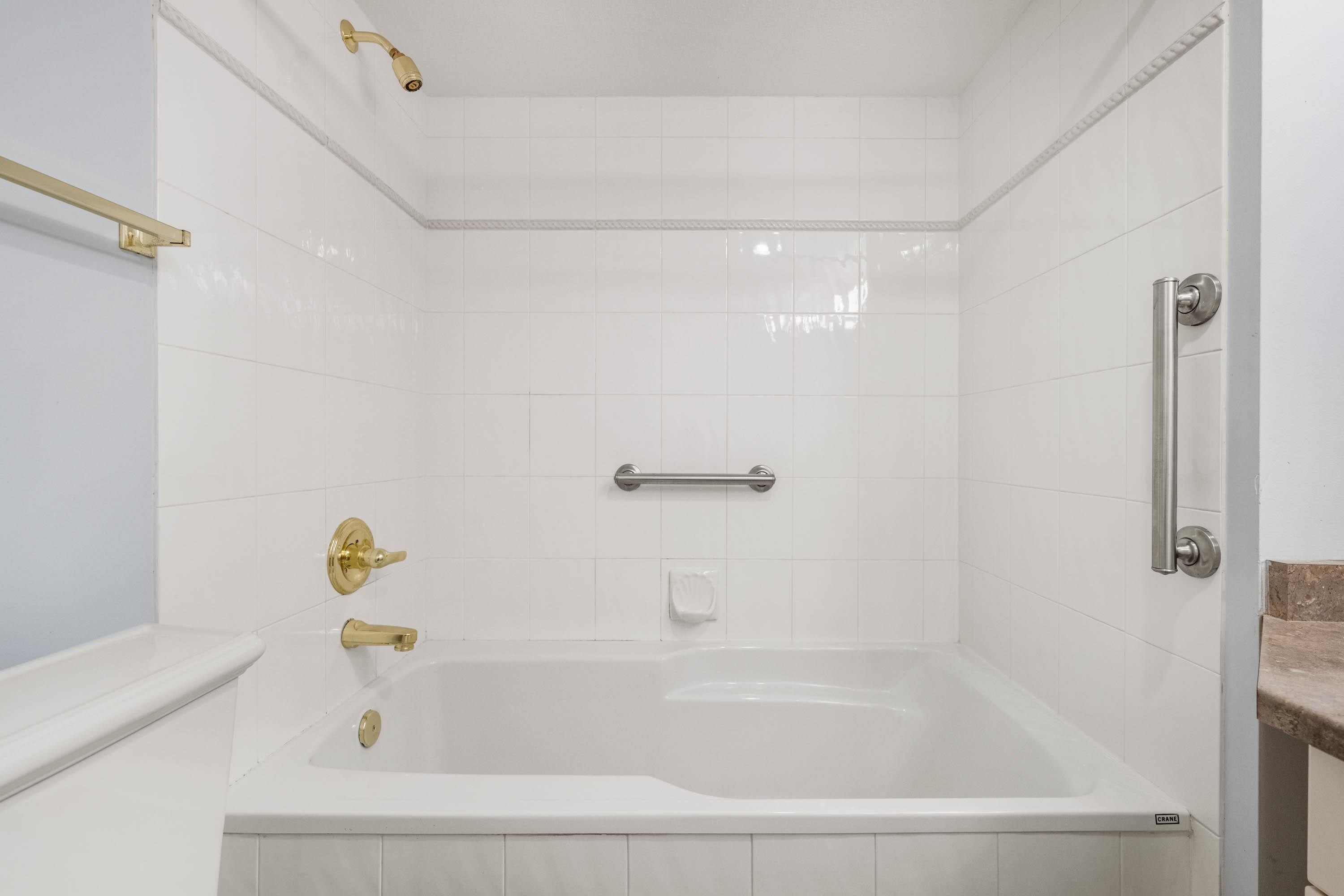 209-4770 52A Street, Ladner, BC