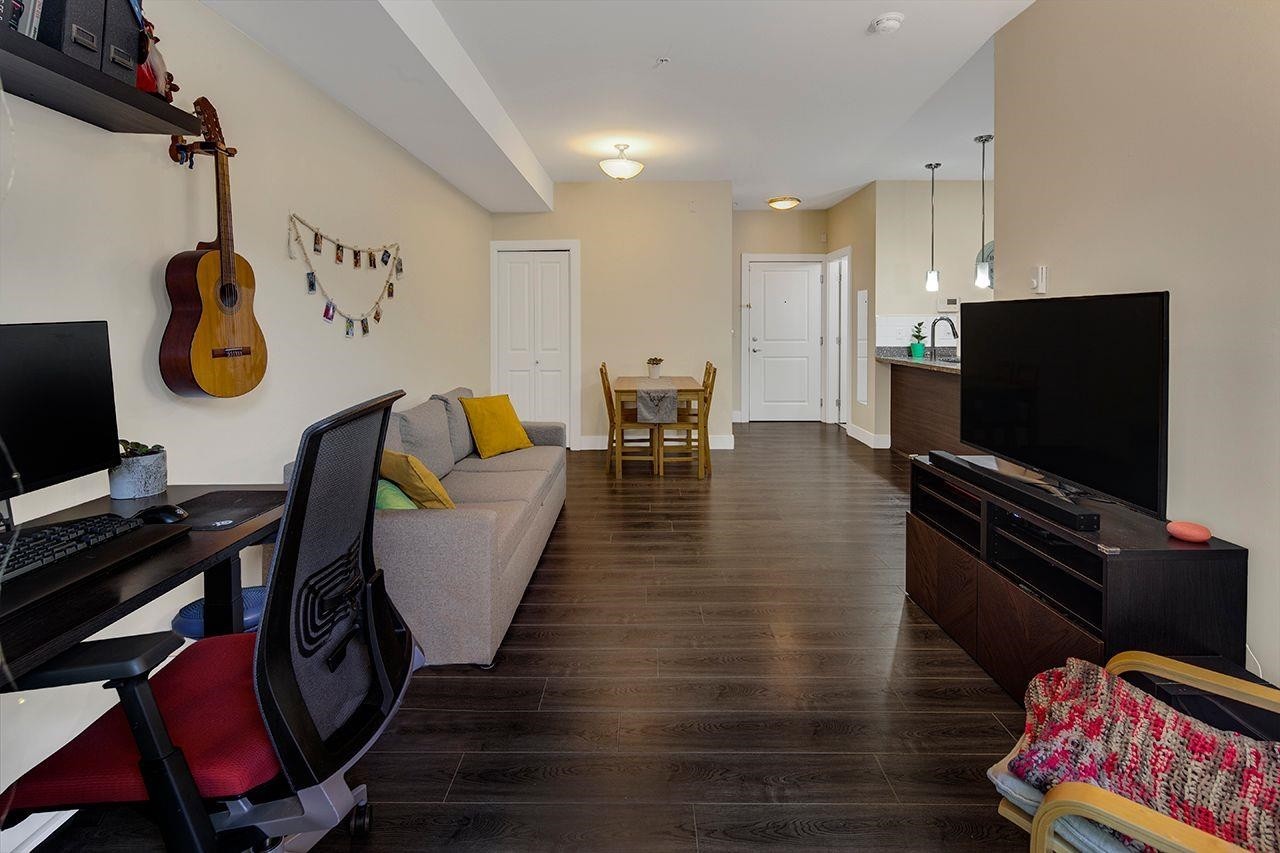 106-7377 14Th Avenue, Burnaby, BC