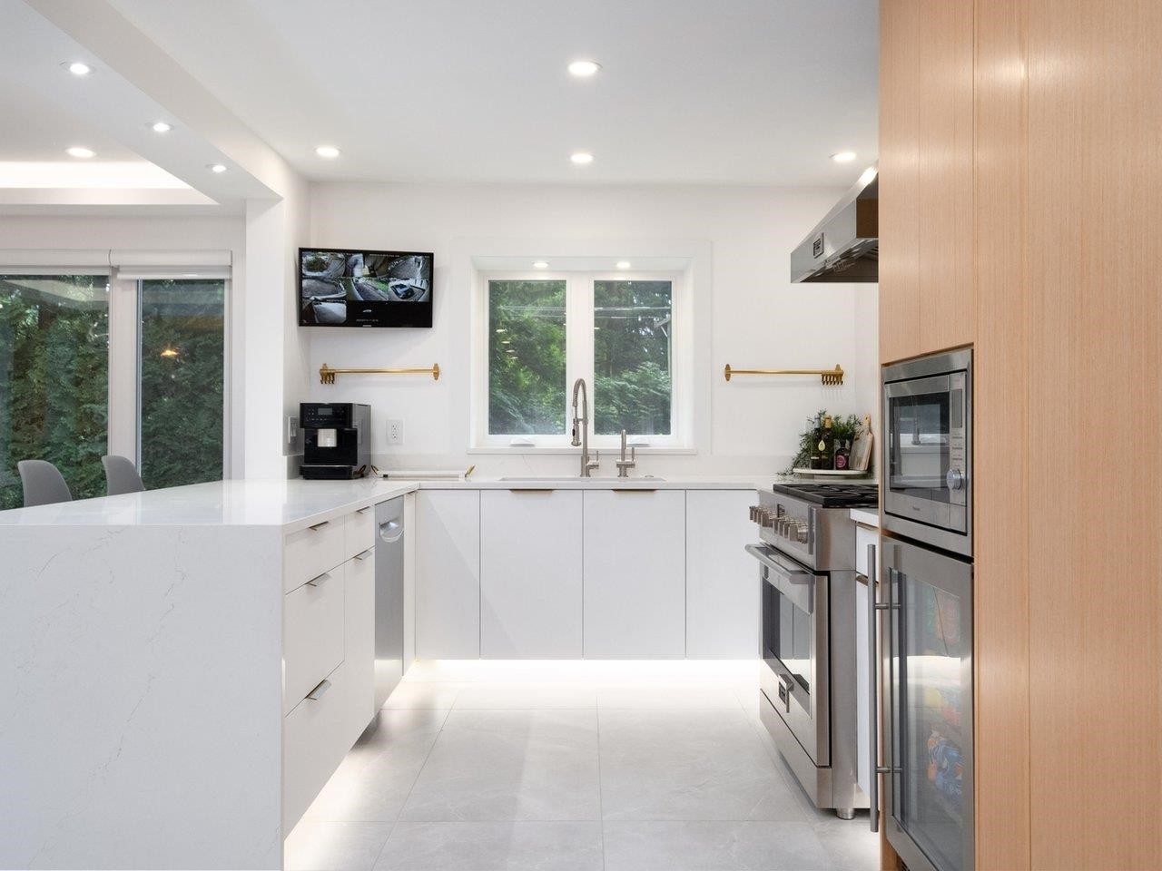 4283 Capilano Road, North Vancouver, BC