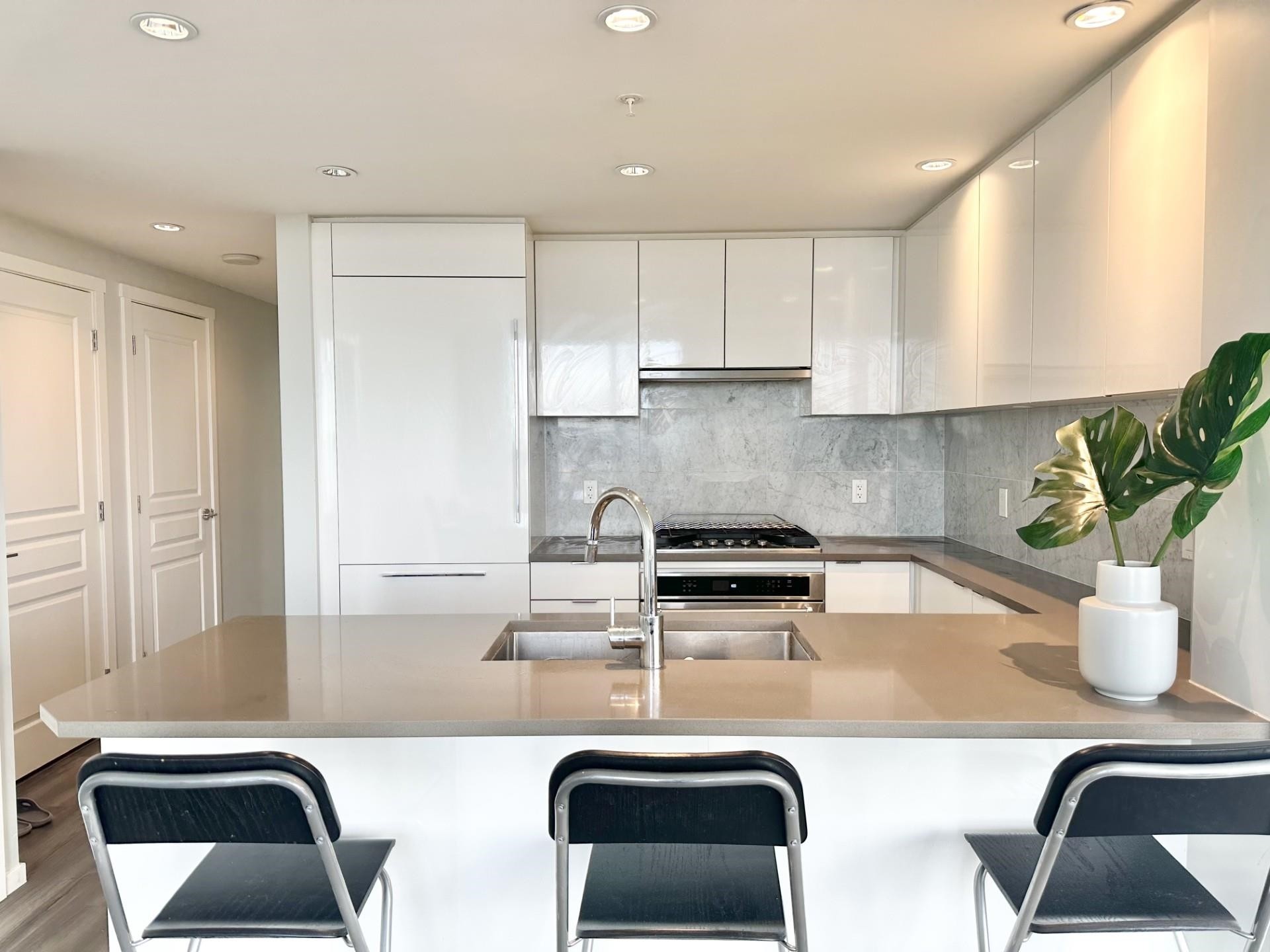 2606-5883 Barker Avenue, Burnaby, BC