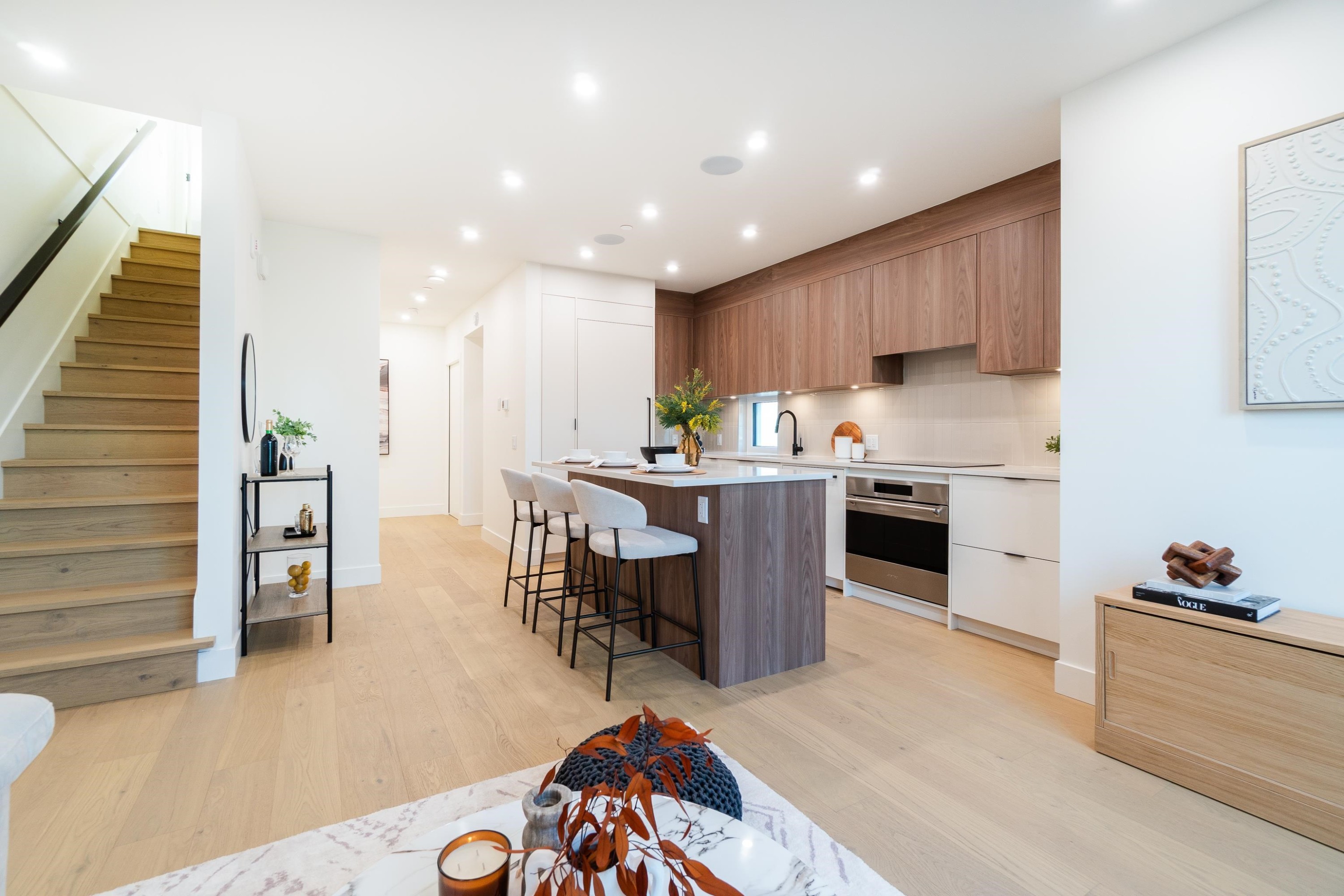 122-1552 3Rd Avenue E, Vancouver, BC