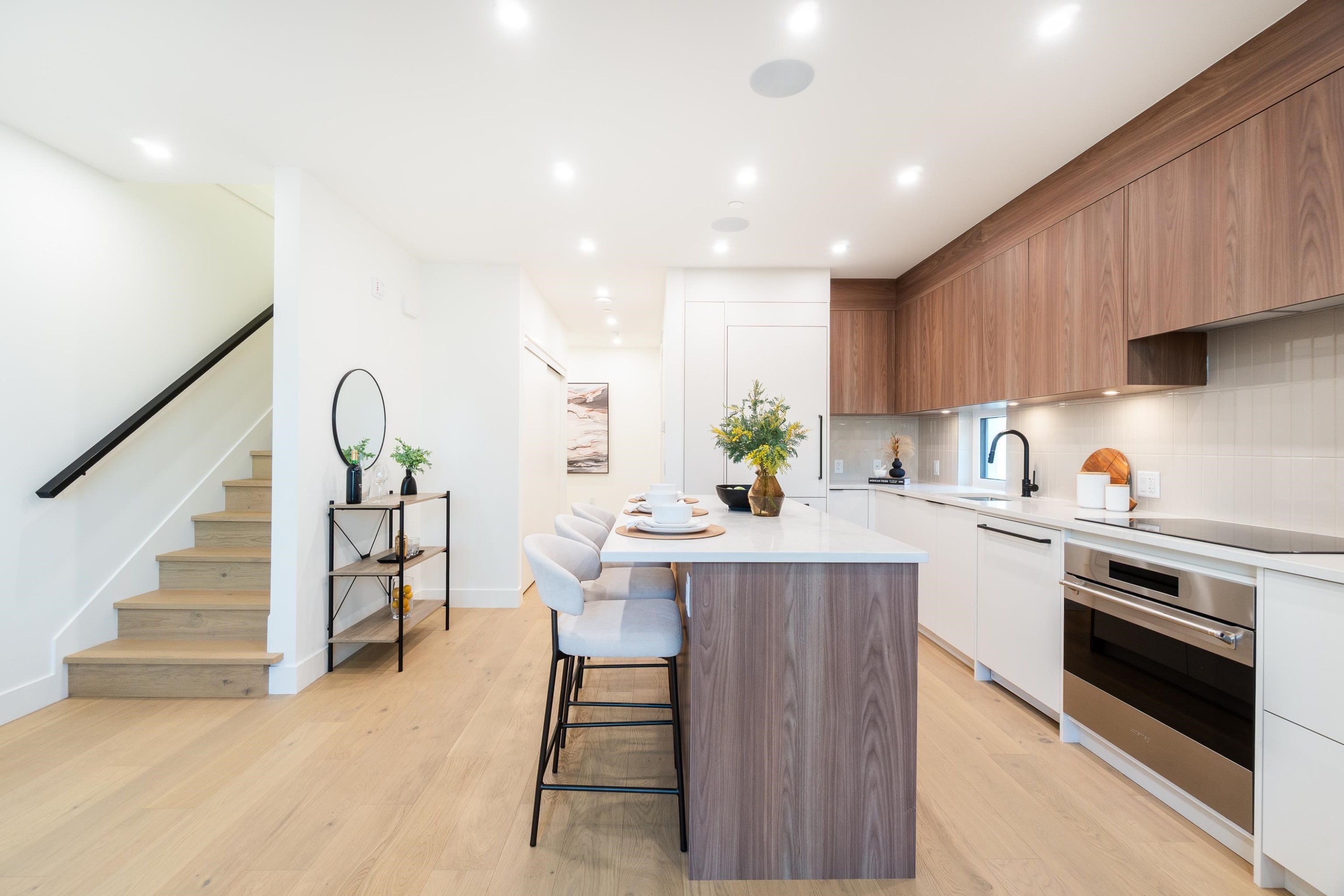 122-1552 3Rd Avenue E, Vancouver, BC