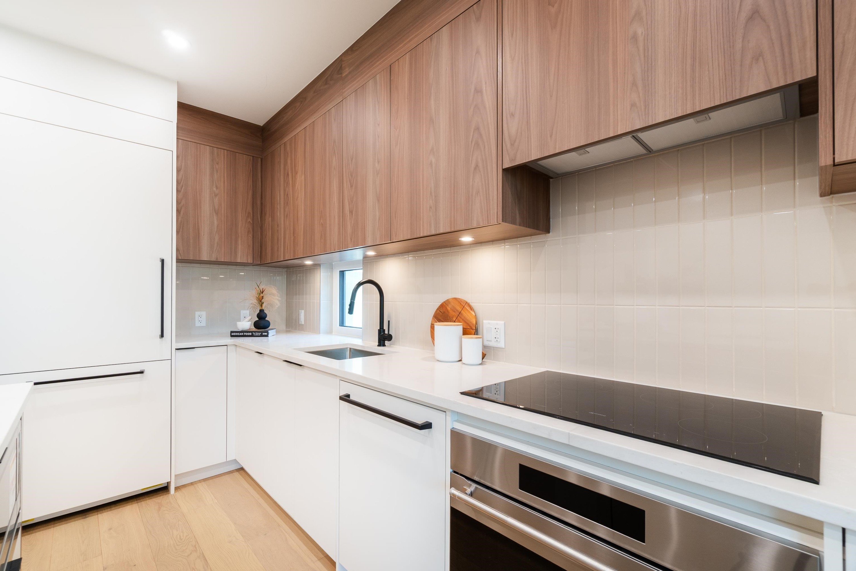 122-1552 3Rd Avenue E, Vancouver, BC