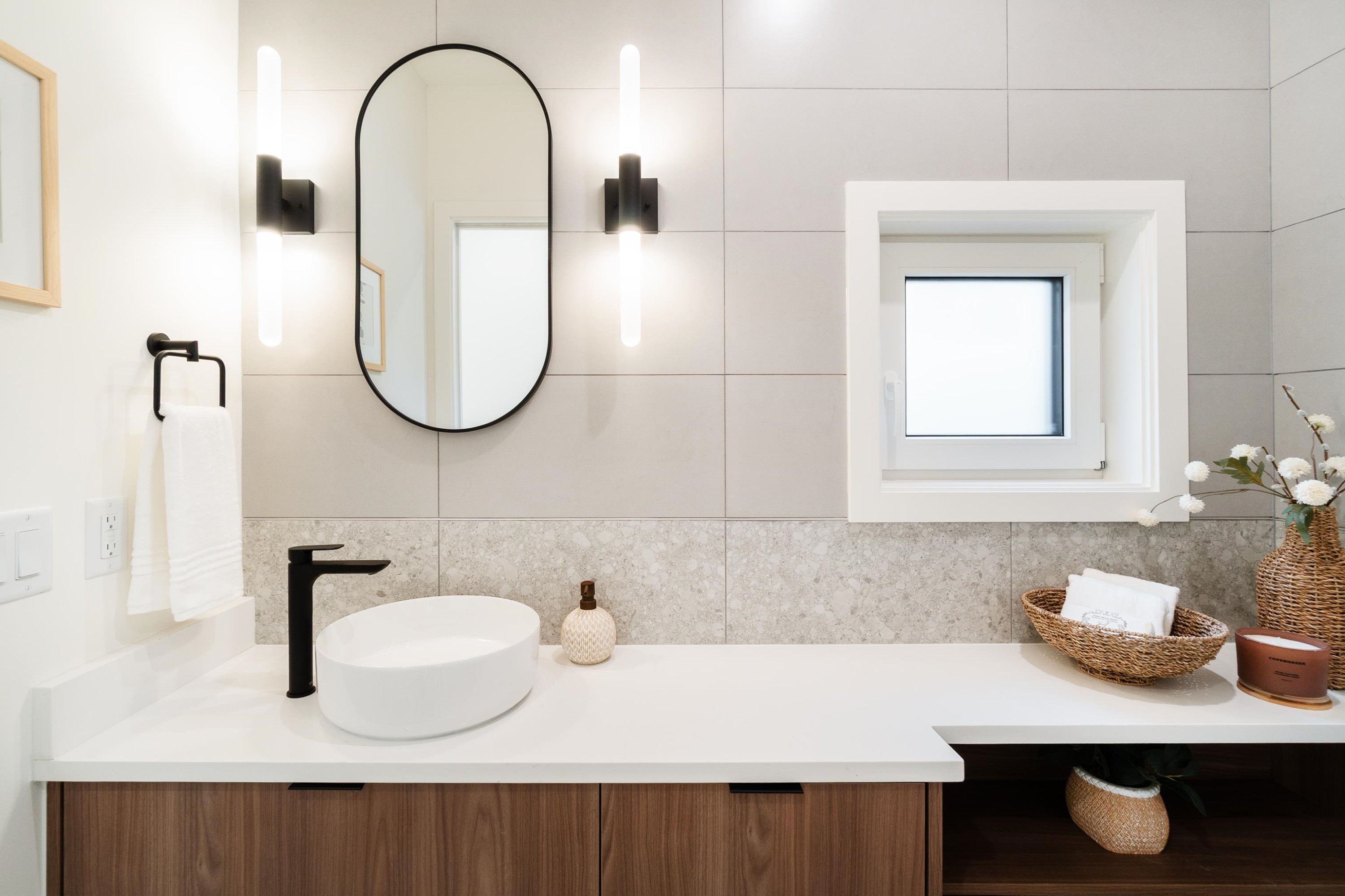 104-1550 3Rd Avenue E, Vancouver, BC