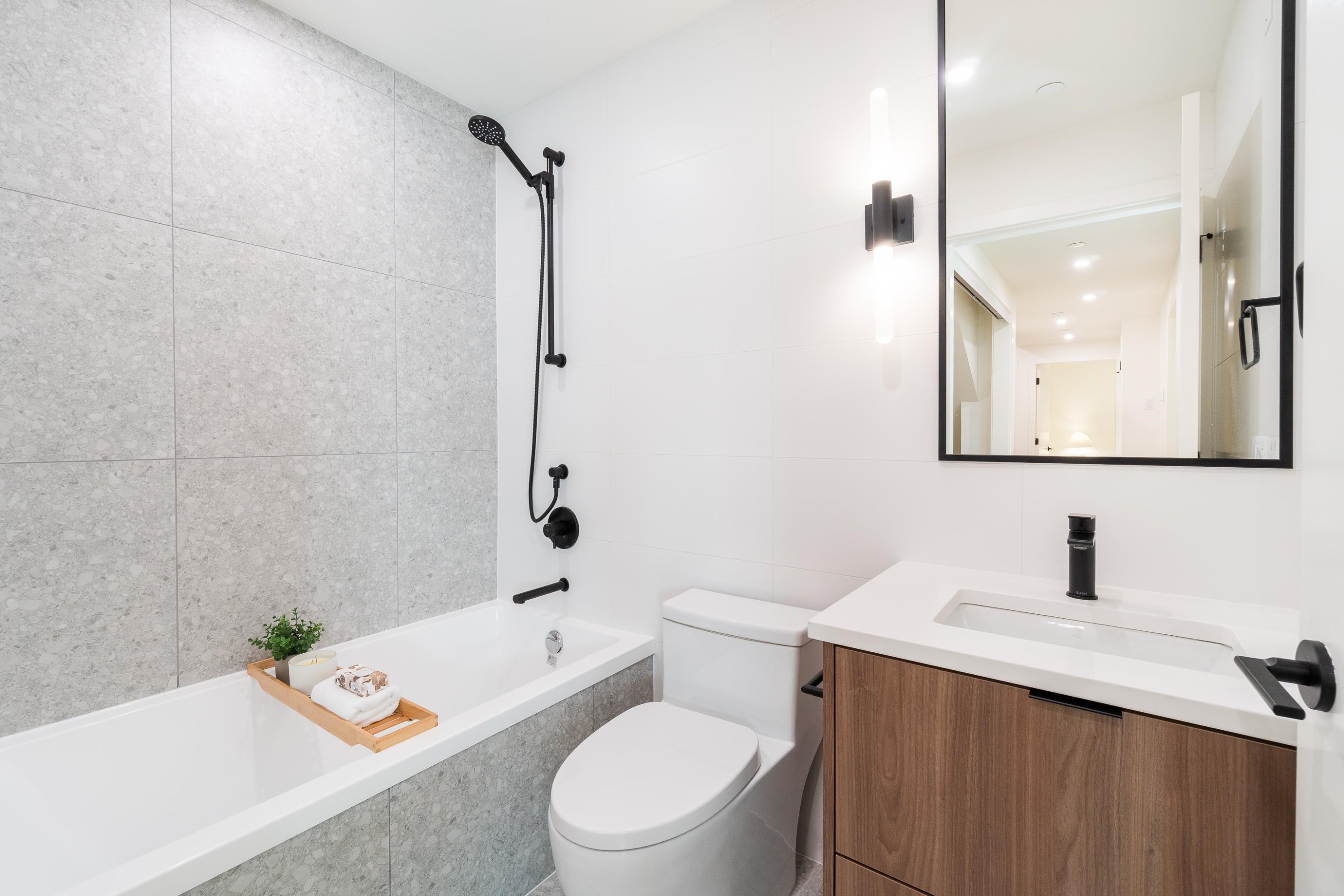 104-1550 3Rd Avenue E, Vancouver, BC