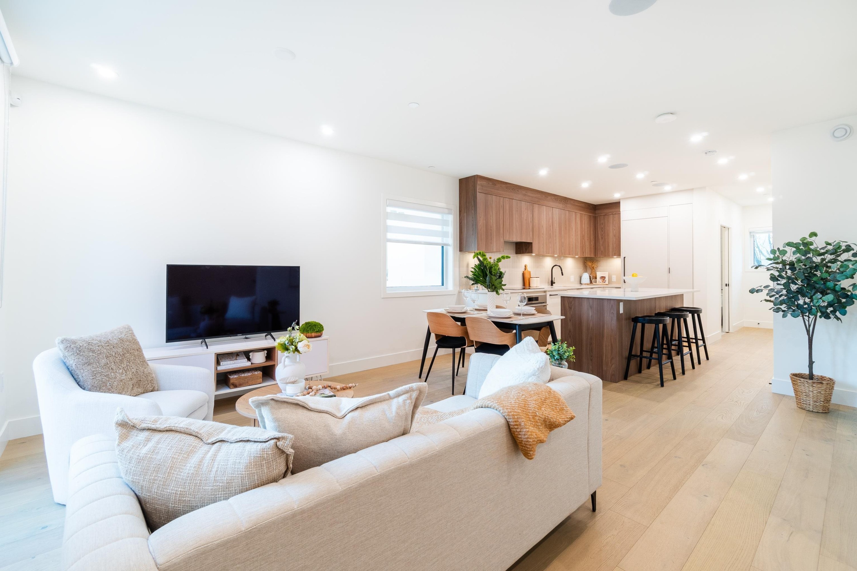 104-1550 3Rd Avenue E, Vancouver, BC