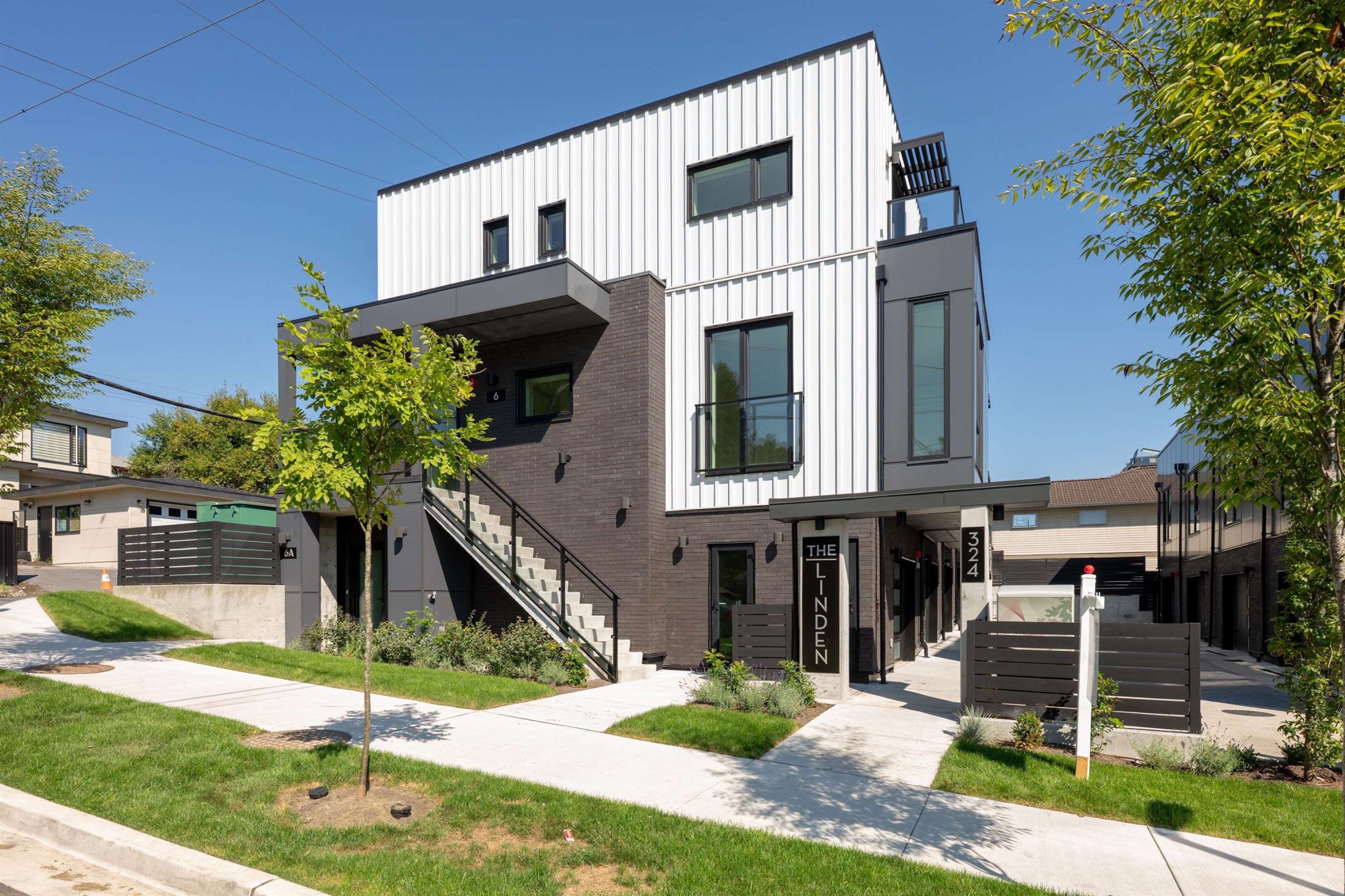 Th6-324 Ridgeway Avenue E, North Vancouver, BC