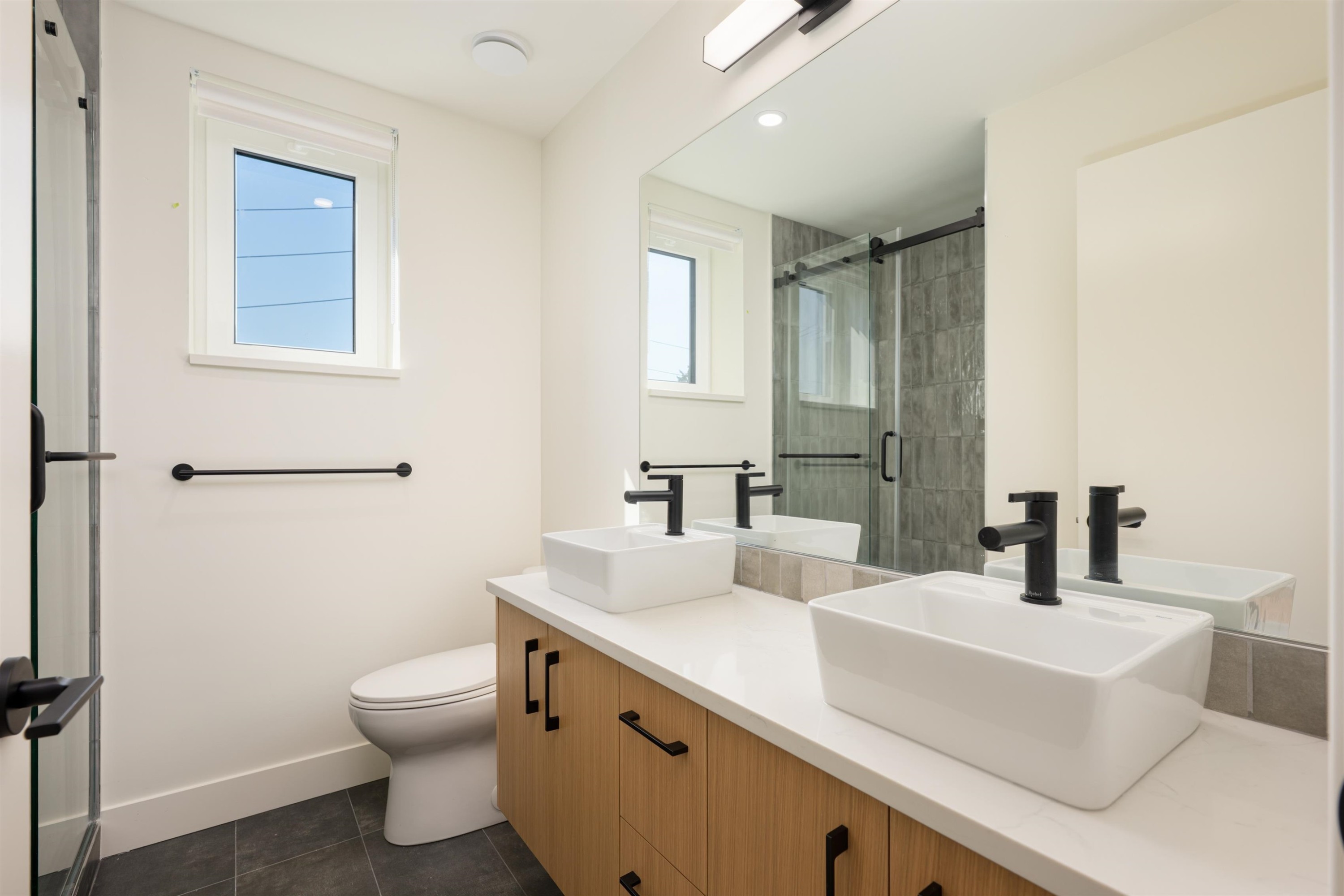 Th6-324 Ridgeway Avenue E, North Vancouver, BC