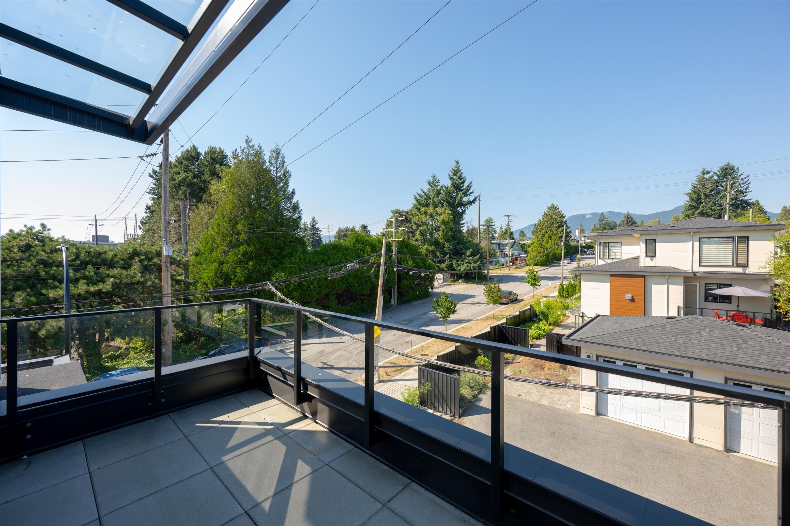 Th6-324 Ridgeway Avenue E, North Vancouver, BC
