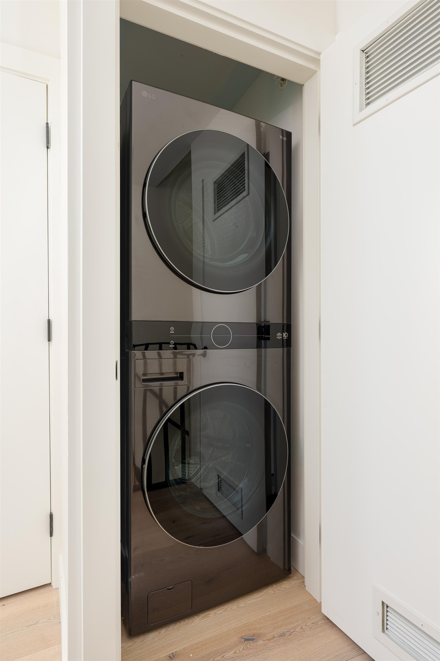 Th6-324 Ridgeway Avenue E, North Vancouver, BC