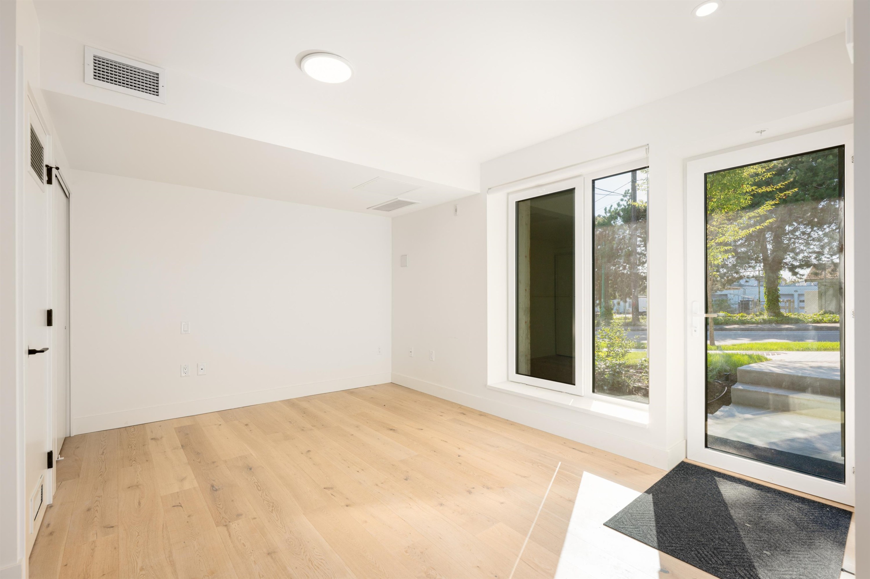 Th6-324 Ridgeway Avenue E, North Vancouver, BC