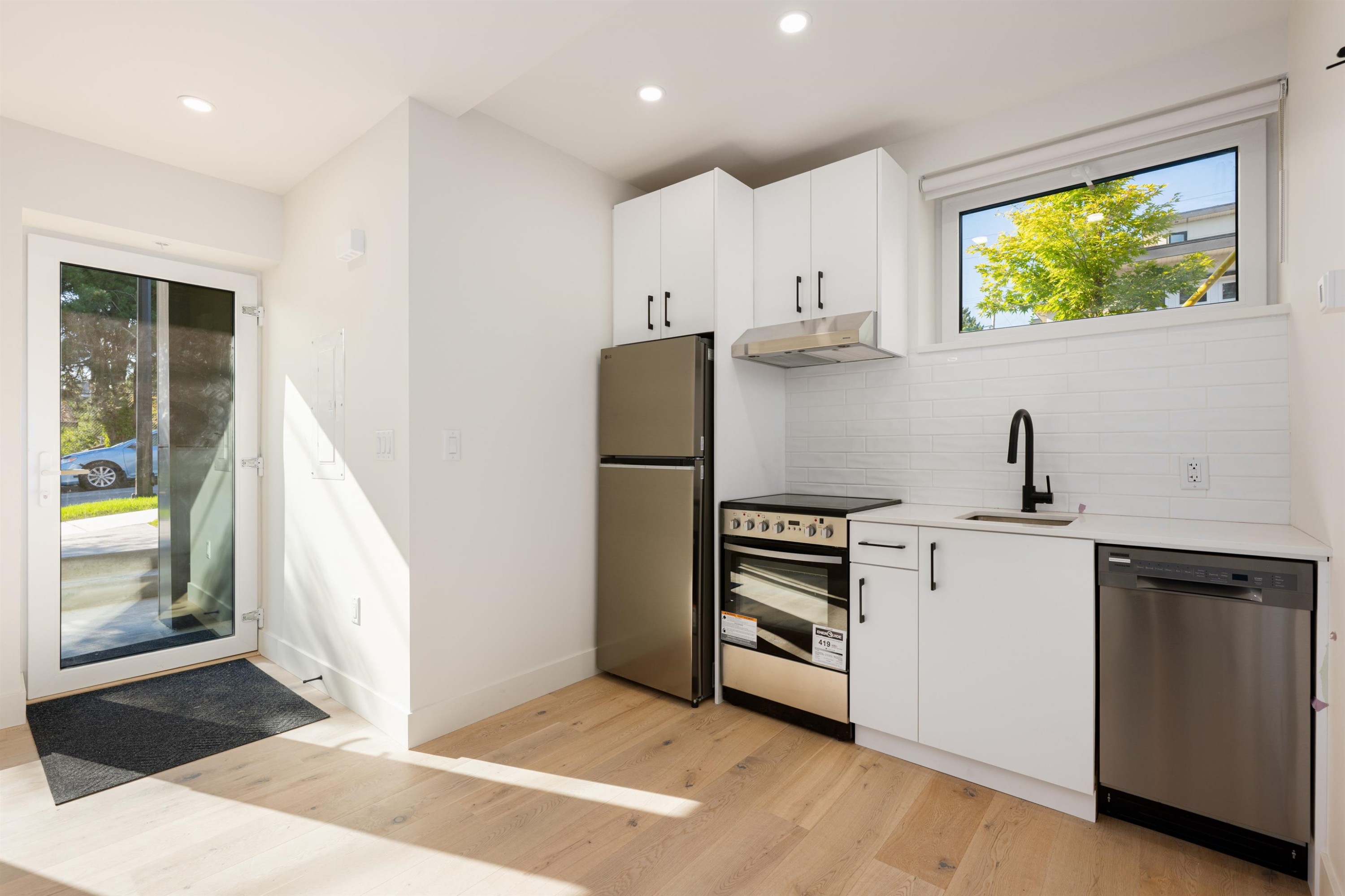 Th6-324 Ridgeway Avenue E, North Vancouver, BC