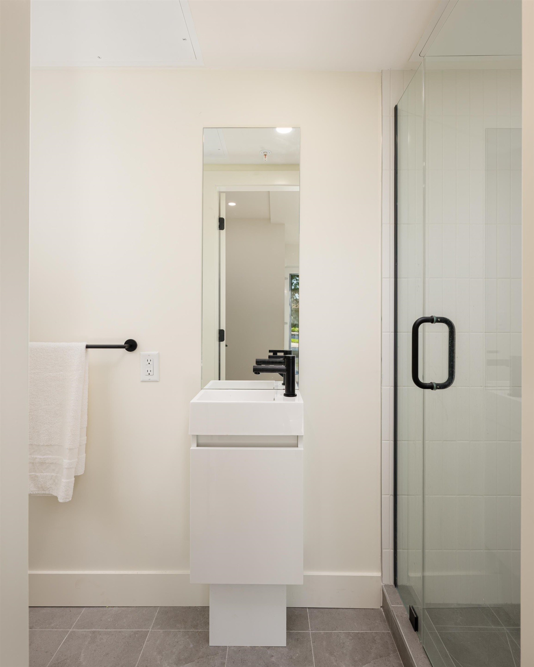 Th6-324 Ridgeway Avenue E, North Vancouver, BC