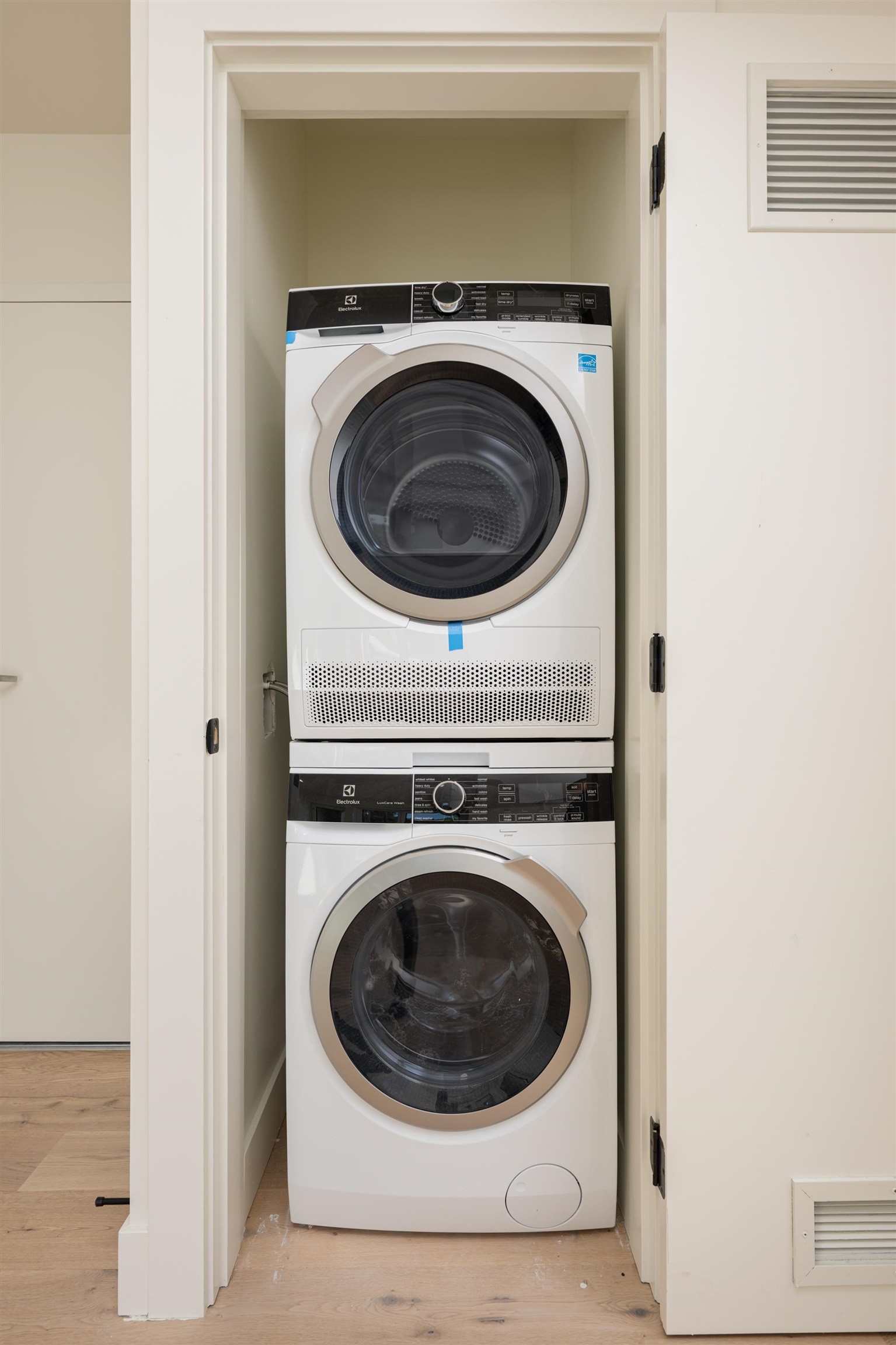 Th6-324 Ridgeway Avenue E, North Vancouver, BC