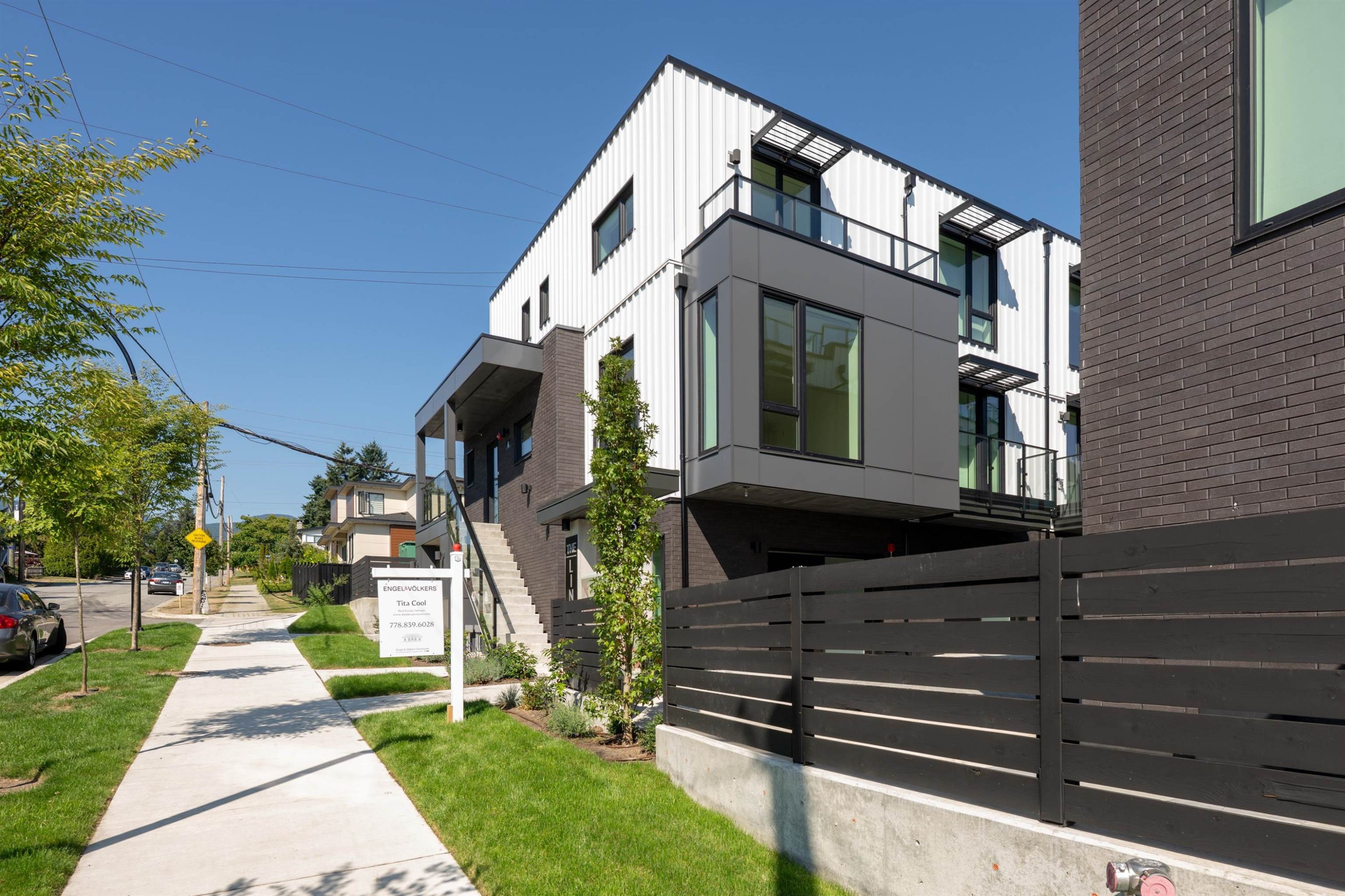 Th6-324 Ridgeway Avenue E, North Vancouver, BC