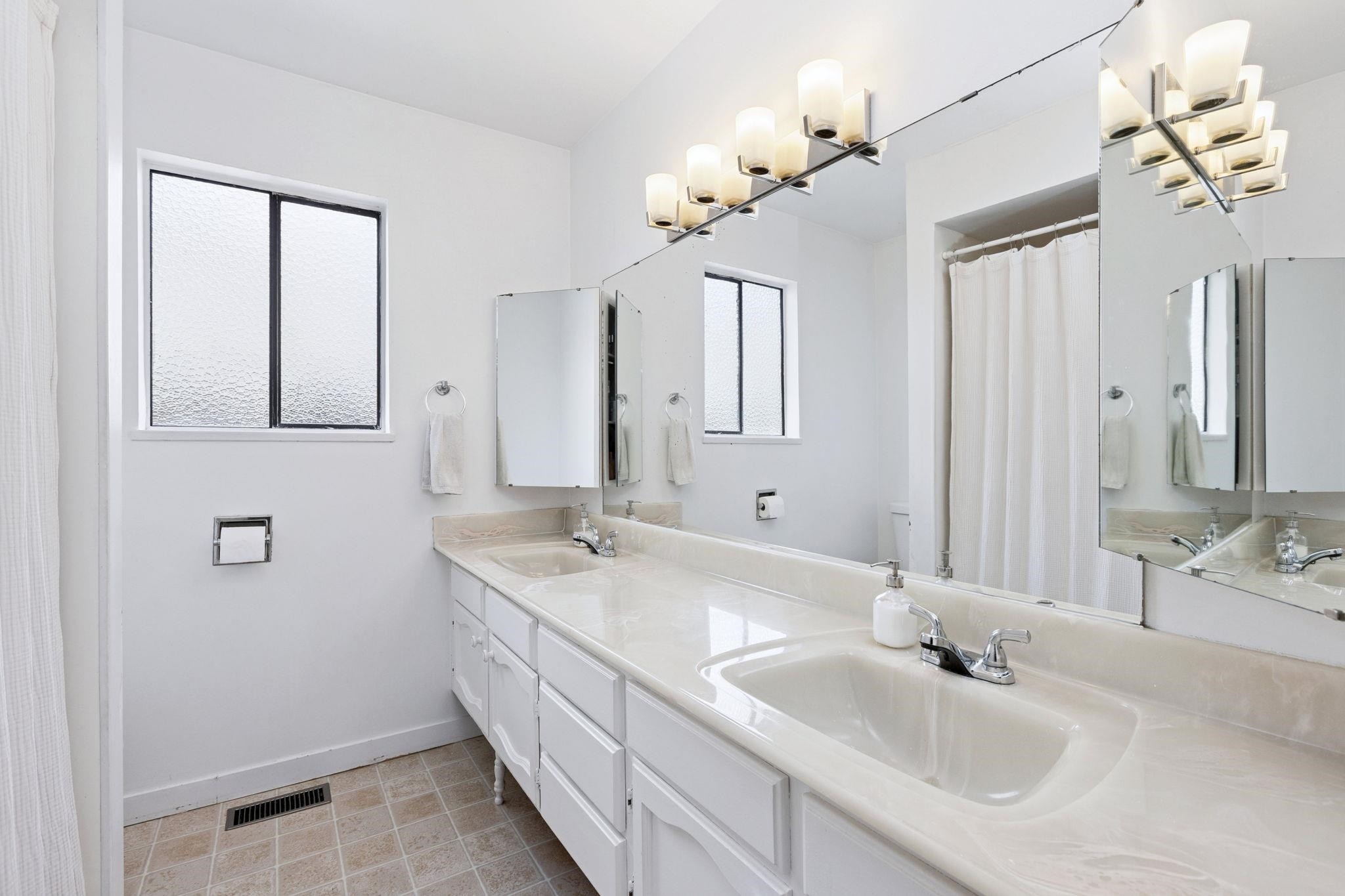 651 17Th Avenue E, Vancouver, BC