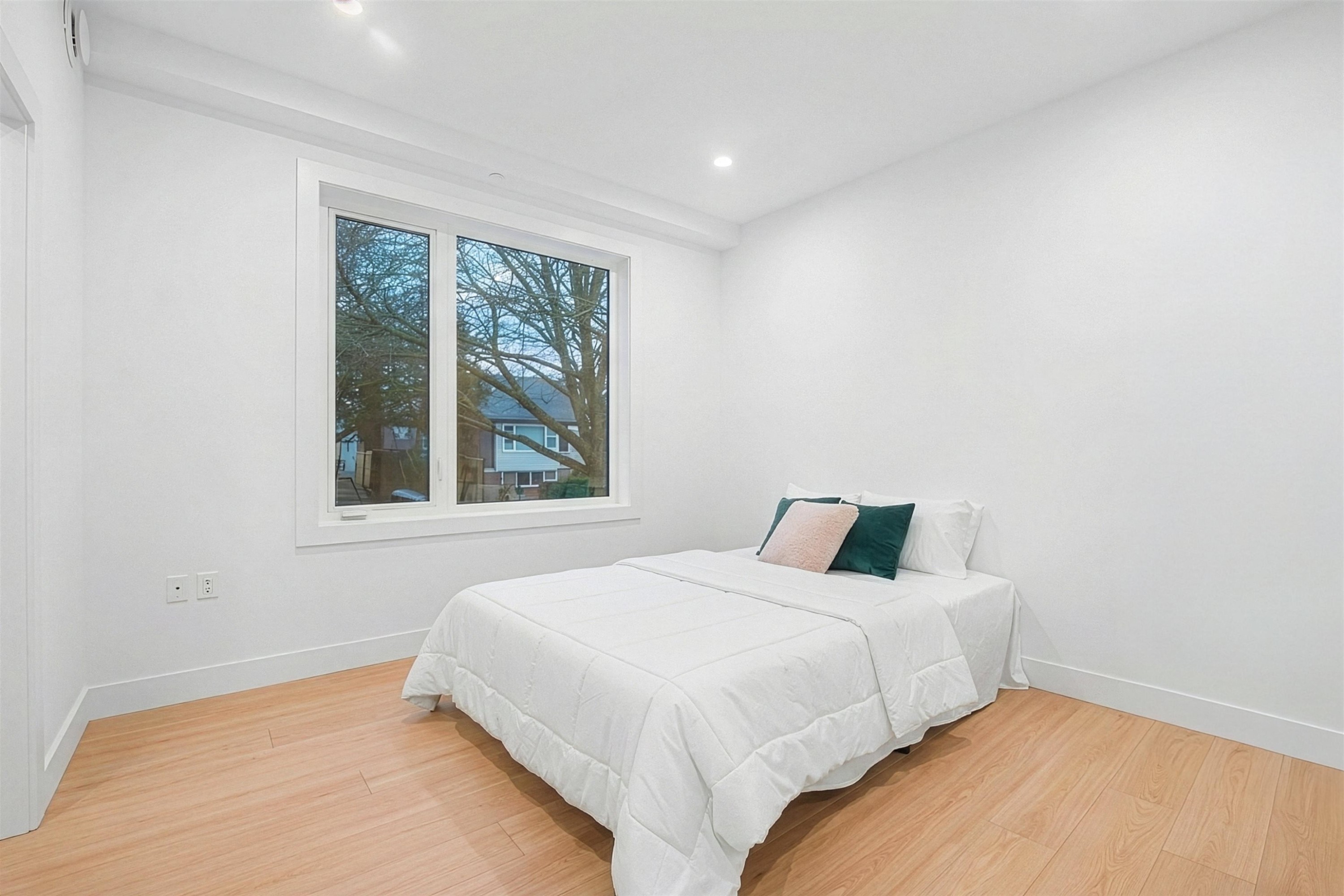 2-5554 Culloden Street, Vancouver, BC