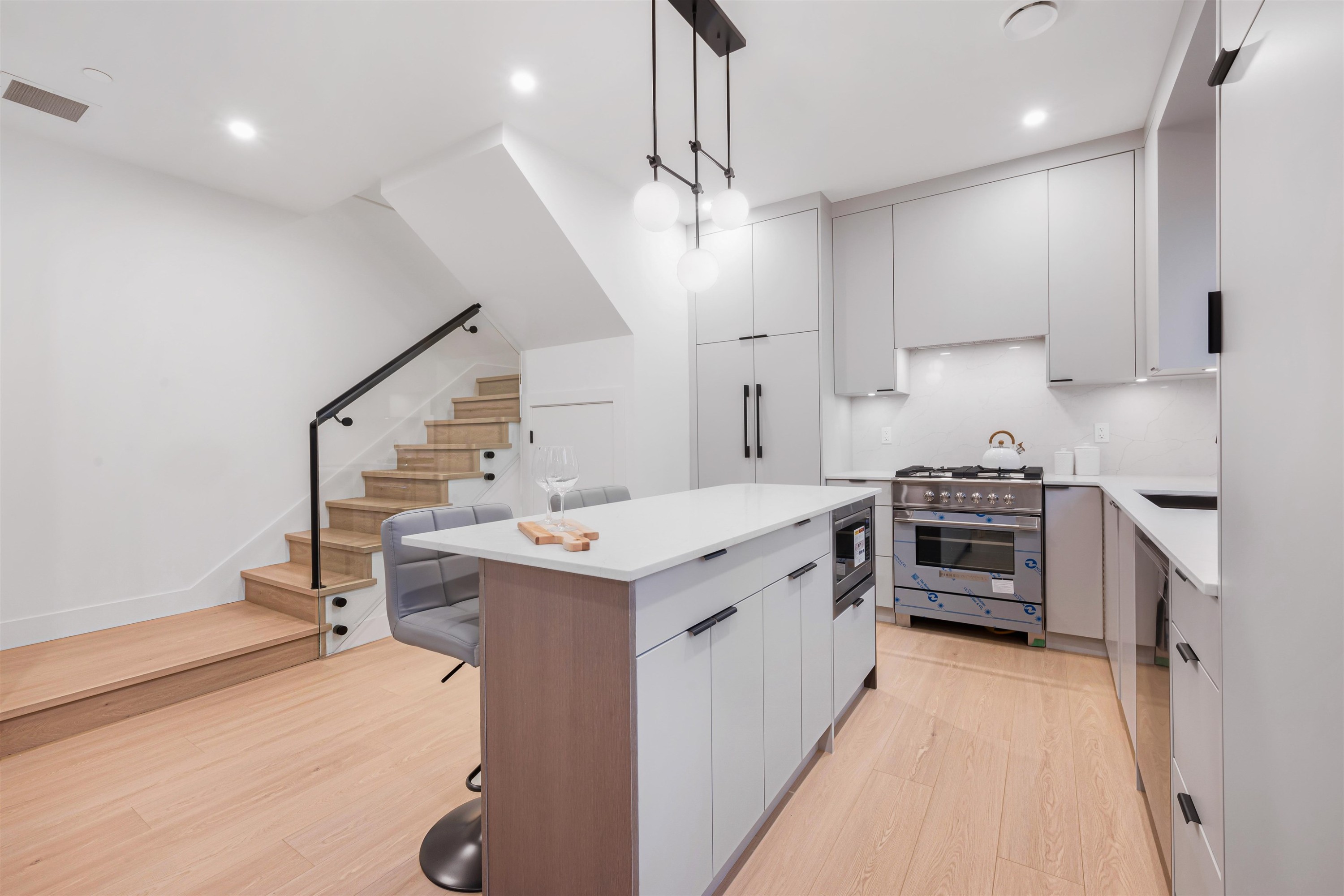 4-5554 Culloden Street, Vancouver, BC