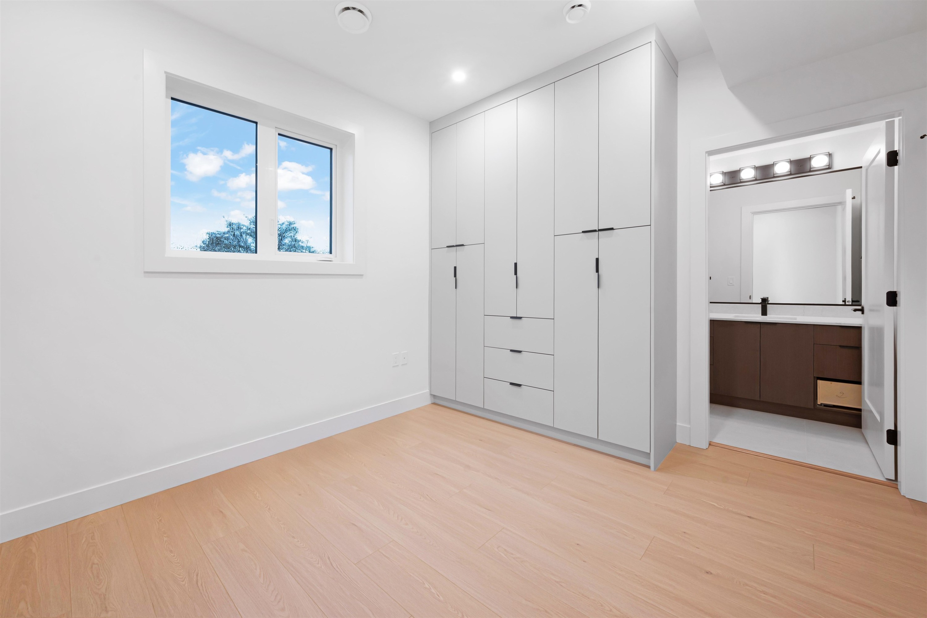 4-5554 Culloden Street, Vancouver, BC