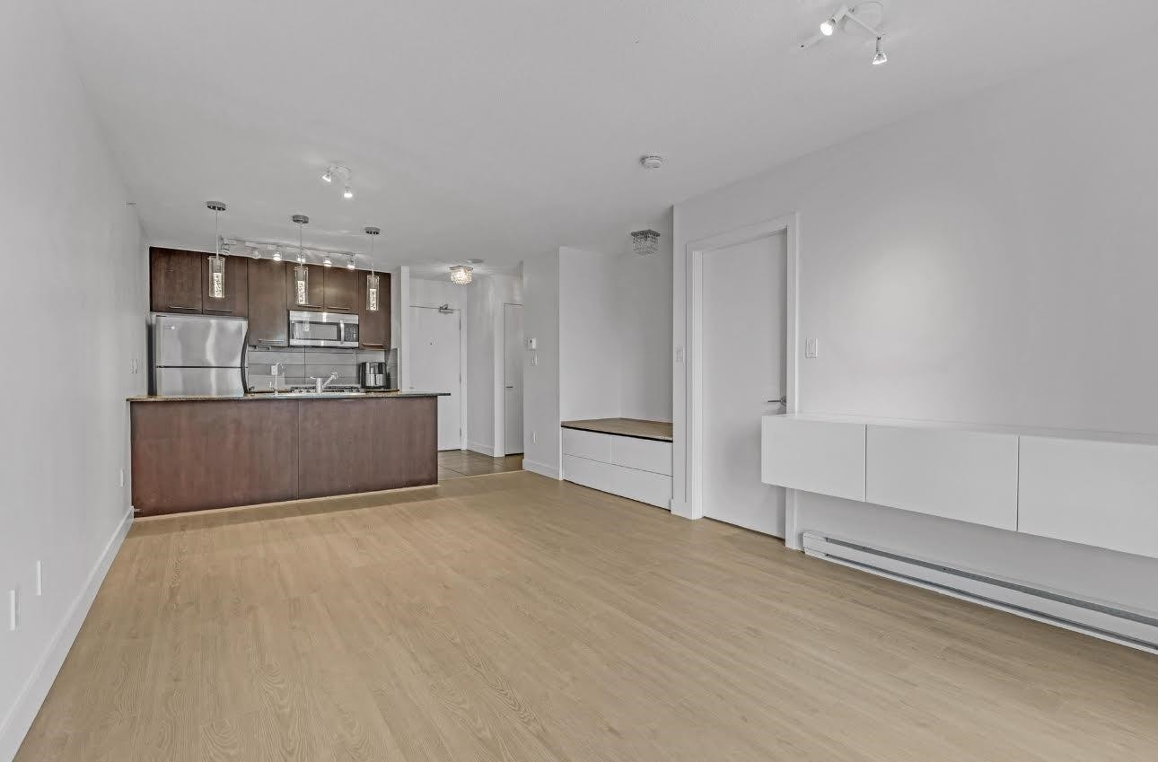 1103-2979 Glen Drive, Coquitlam, BC