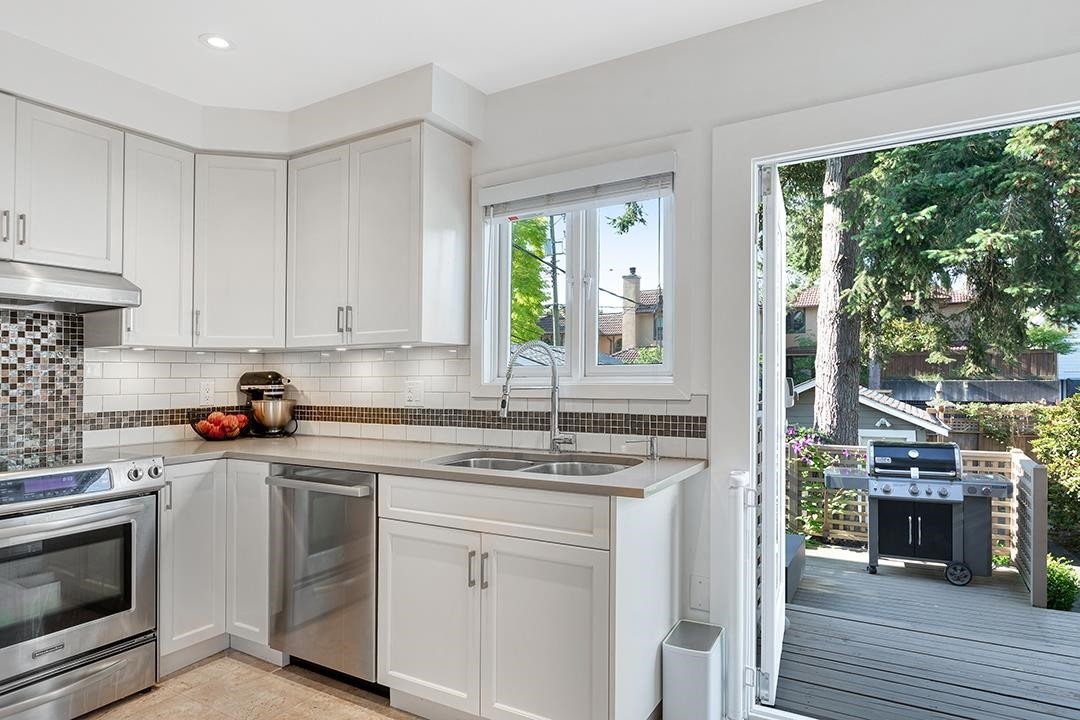 3340 15Th Avenue W, Vancouver, BC