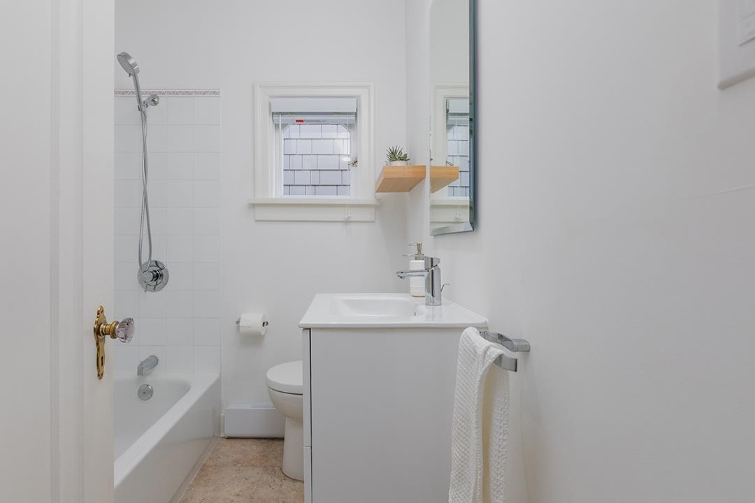 3340 15Th Avenue W, Vancouver, BC