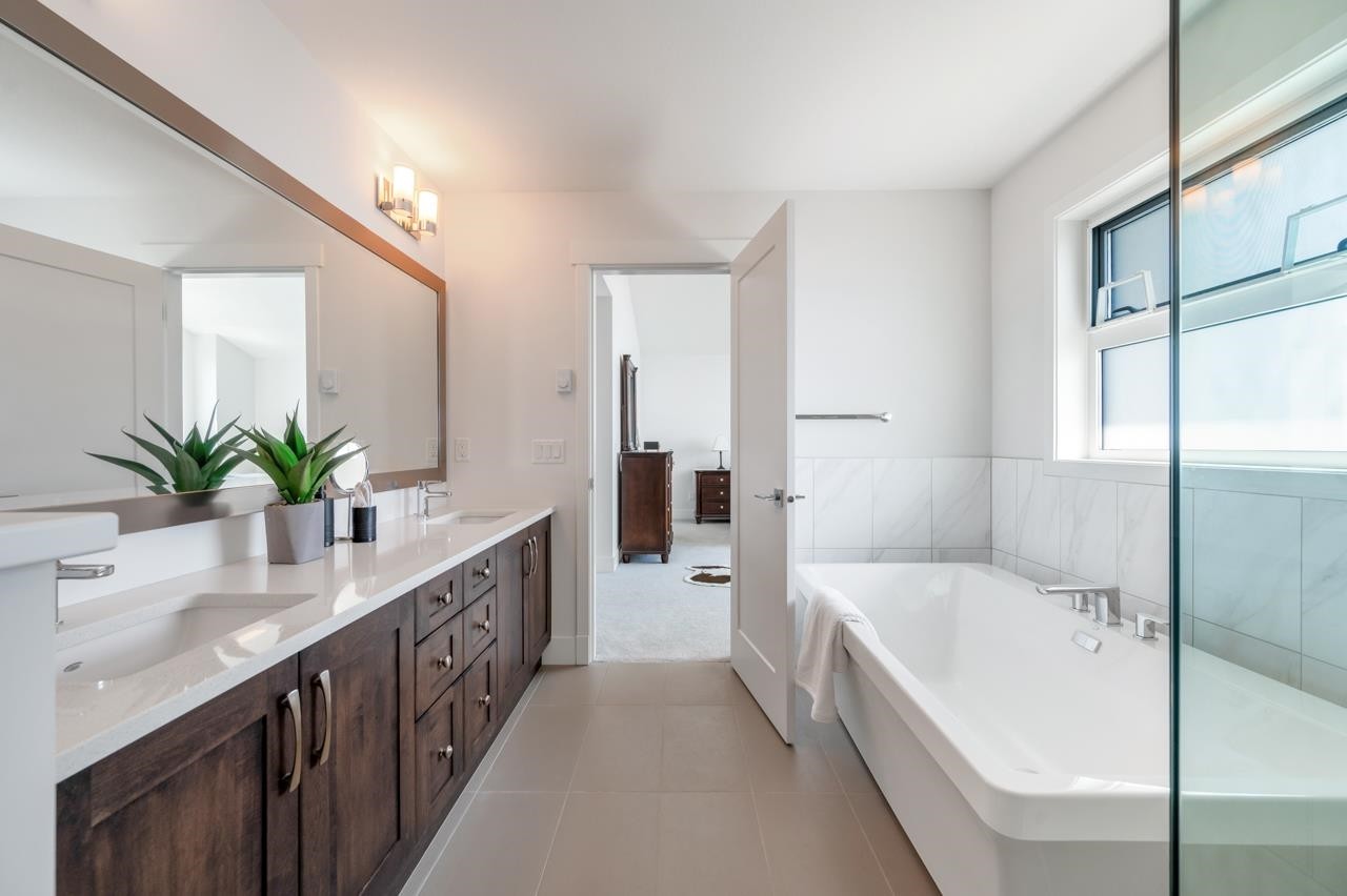 1431 Strawline Hill Street, Coquitlam, BC