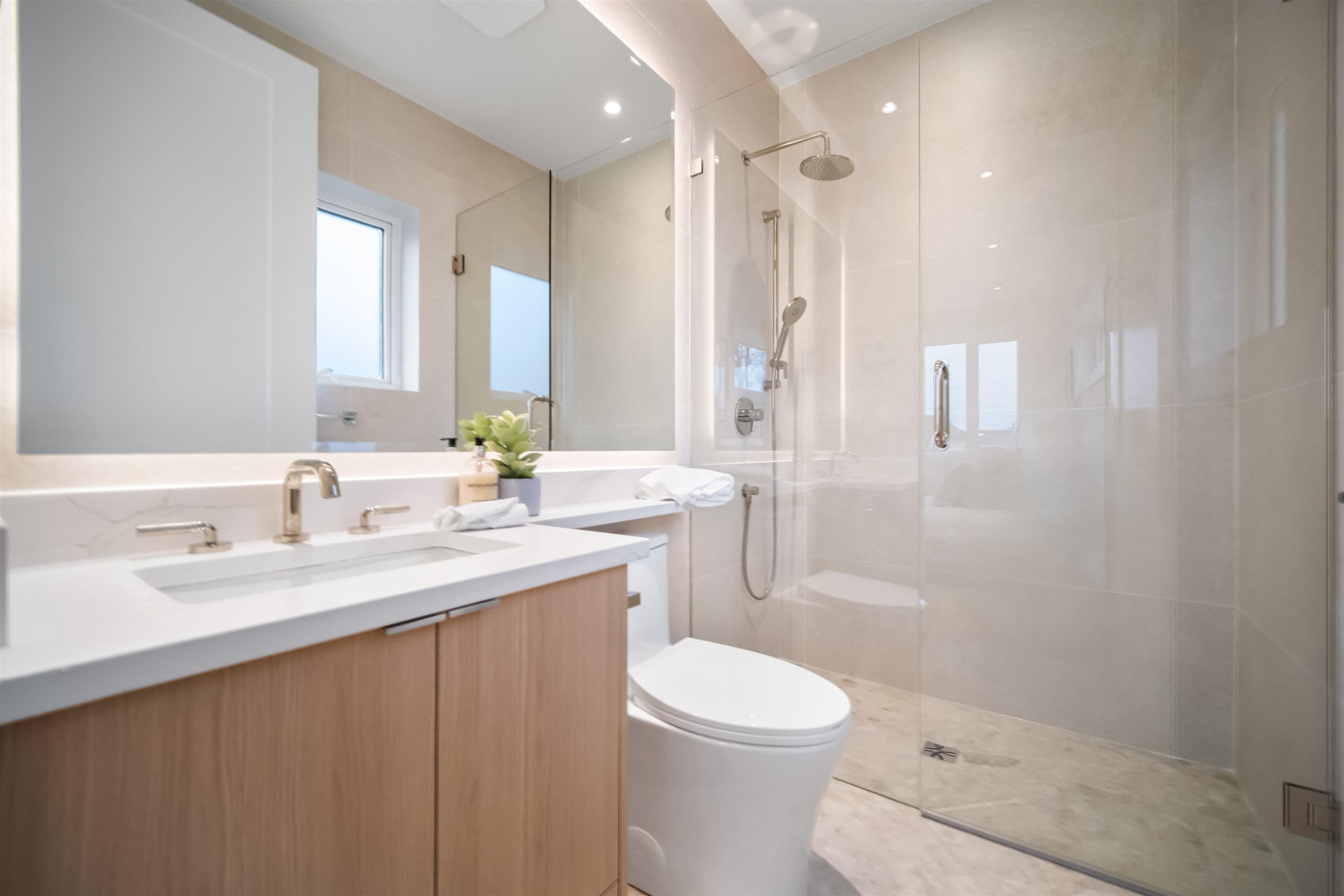 1671 31St Avenue E, Vancouver, BC