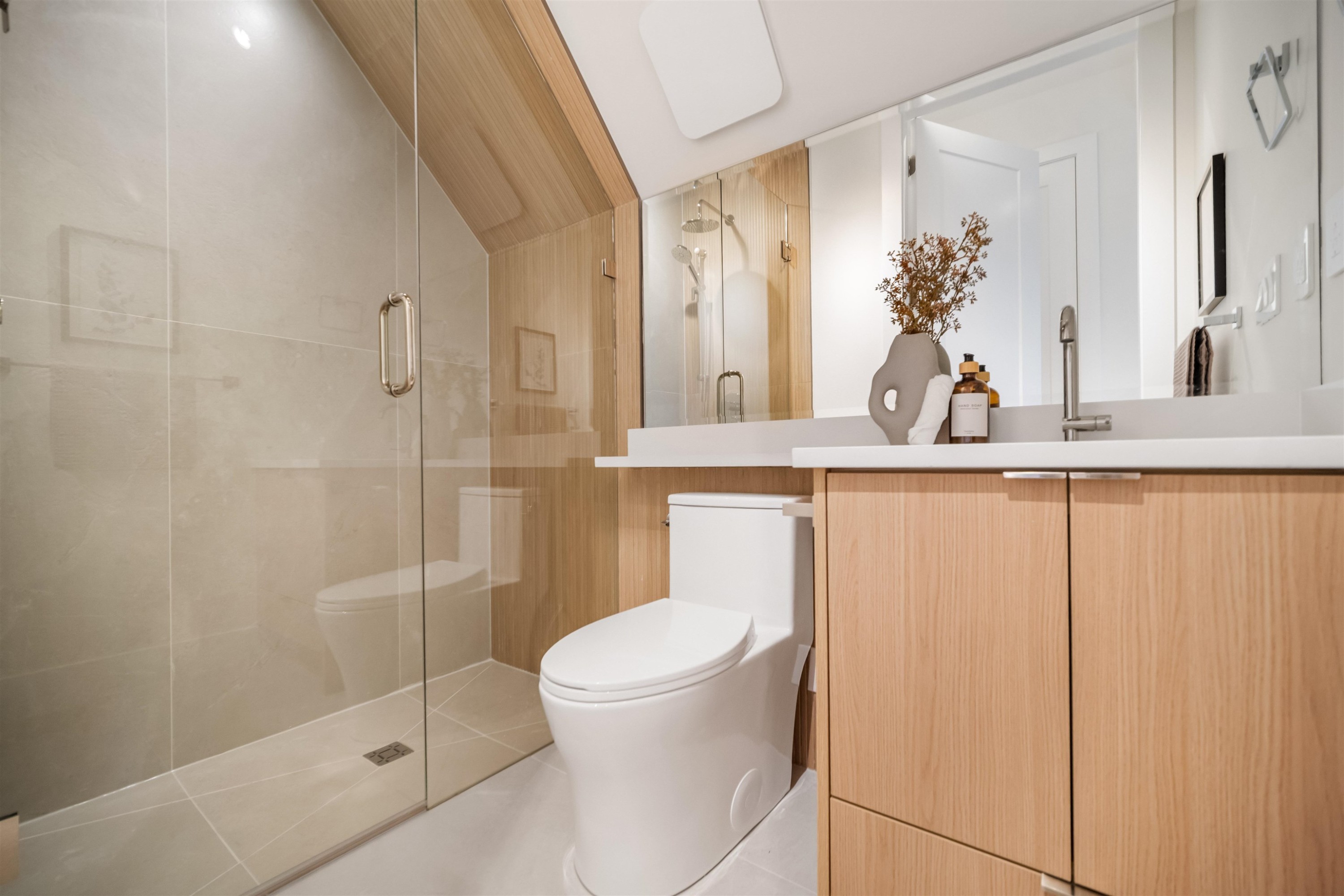 1671 31St Avenue E, Vancouver, BC