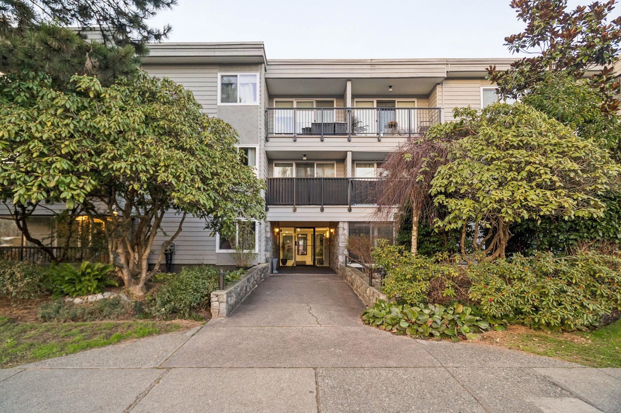 111-3787 4Th Avenue W, Vancouver, BC