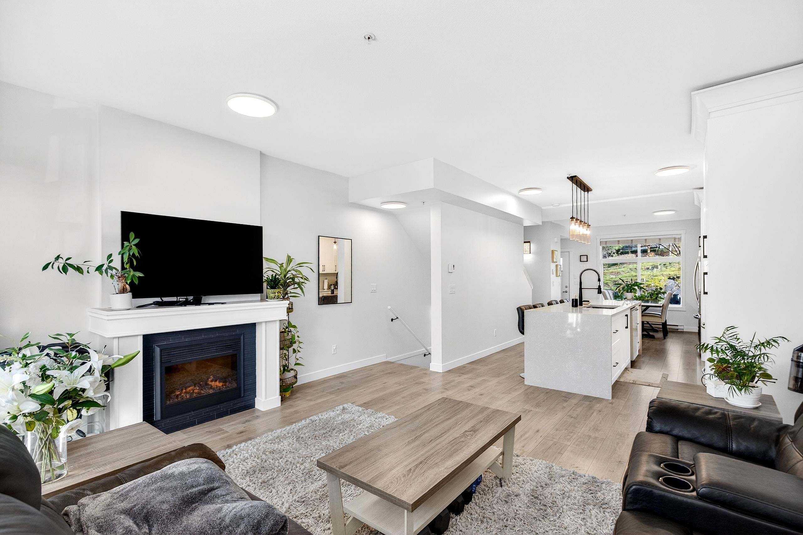 25-13819 232 Street, Maple Ridge, BC