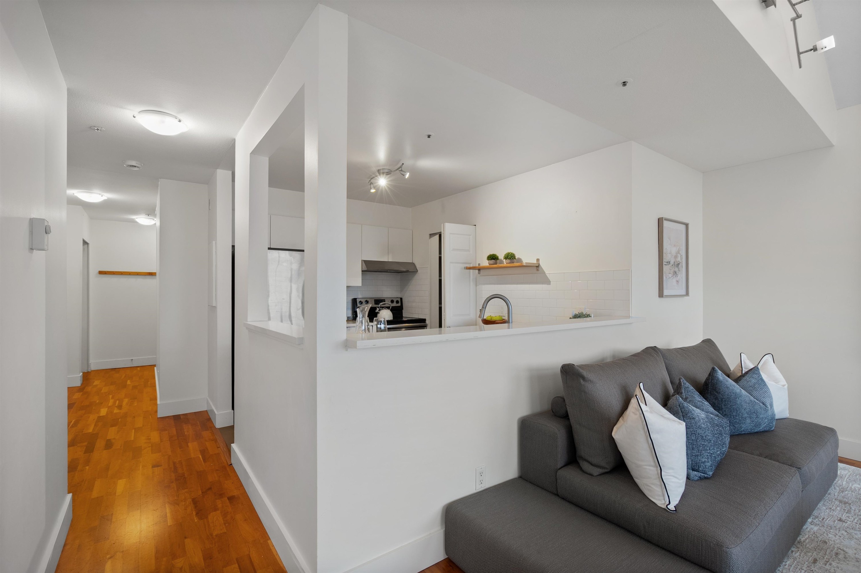 403-1623 2Nd Avenue E, Vancouver, BC