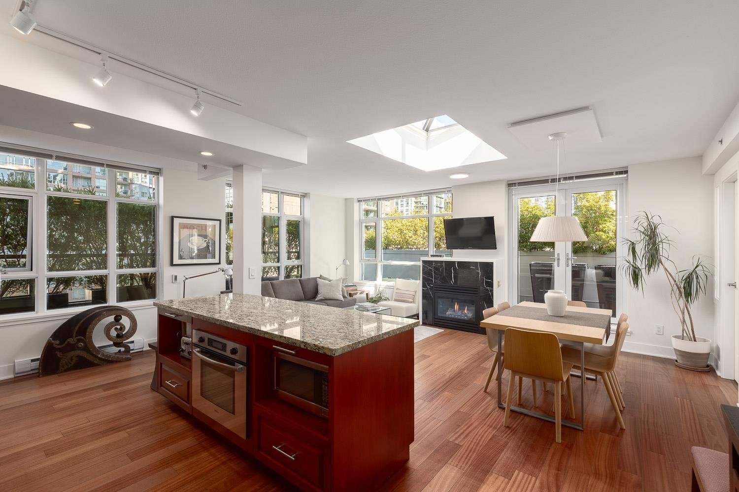 Ph803-988 Richards Street, Vancouver, BC