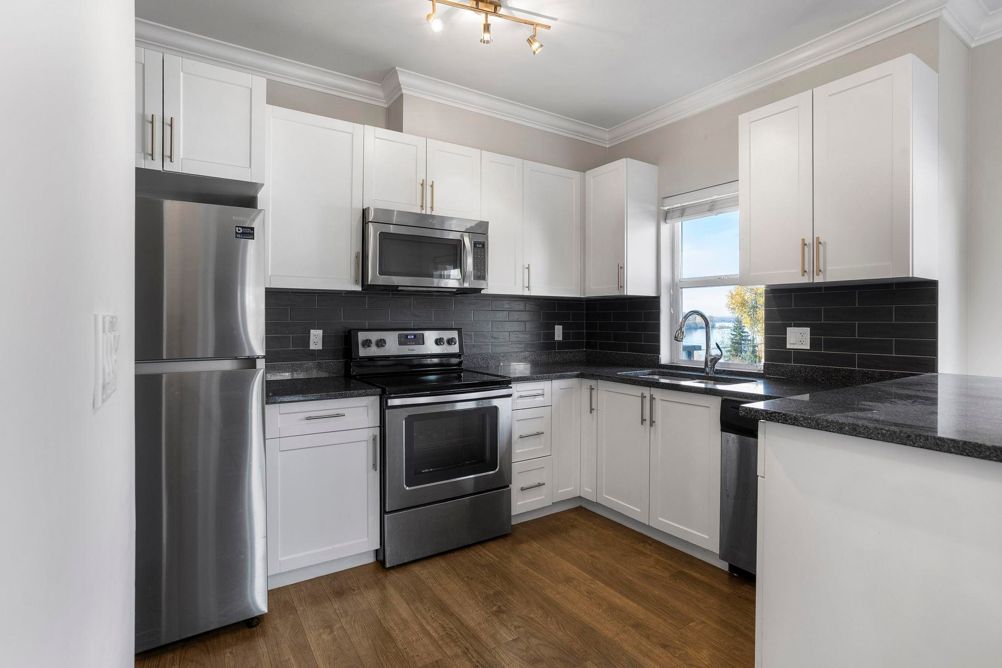 301-11580 223 Street, Maple Ridge, BC