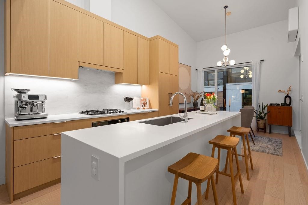 223-650 2Nd Street E, North Vancouver, BC