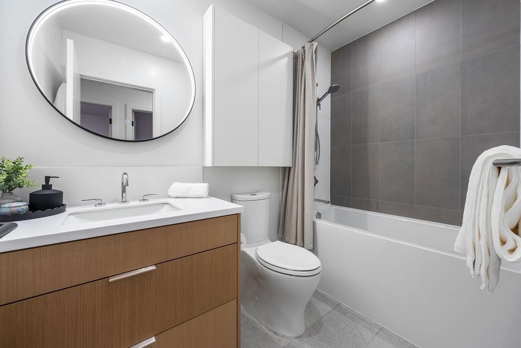 223-650 2Nd Street E, North Vancouver, BC