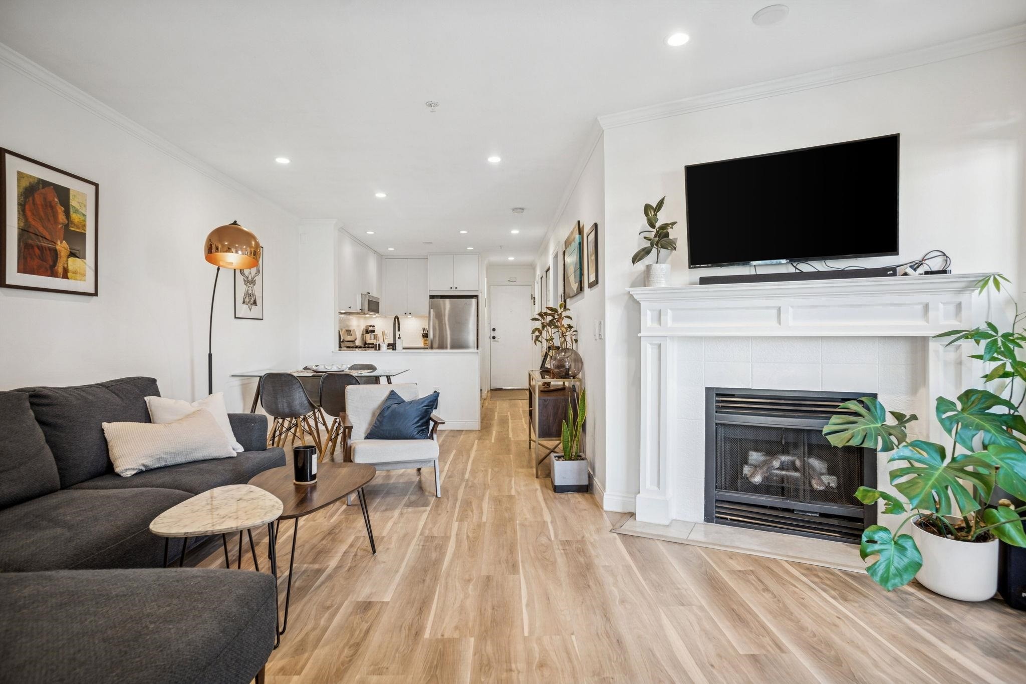 305-688 16Th Avenue E, Vancouver, BC