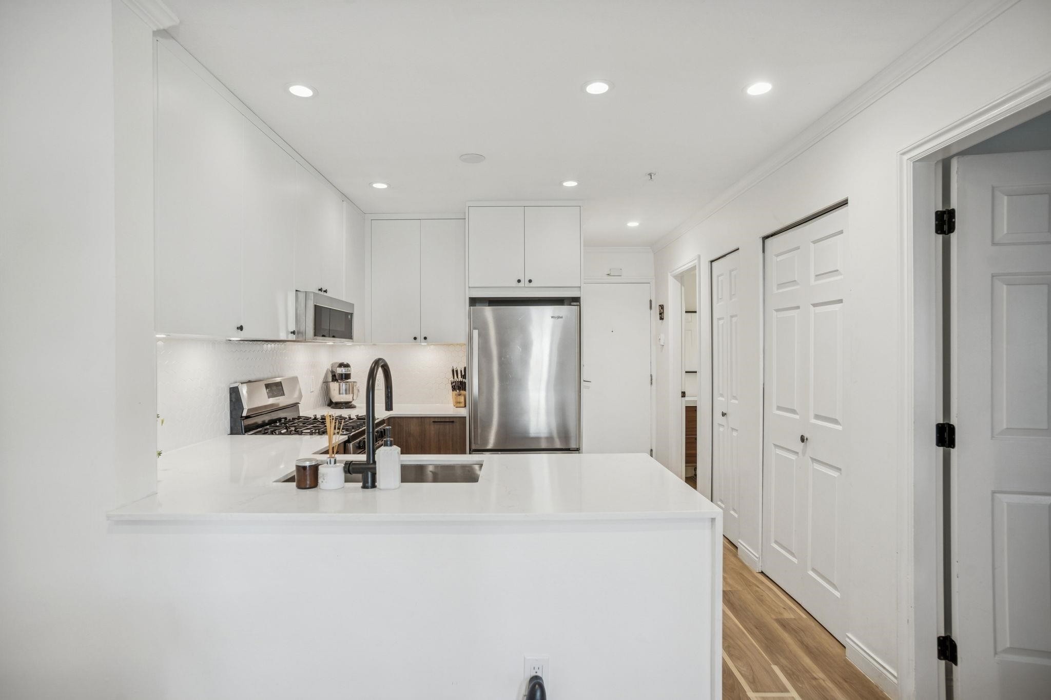 305-688 16Th Avenue E, Vancouver, BC