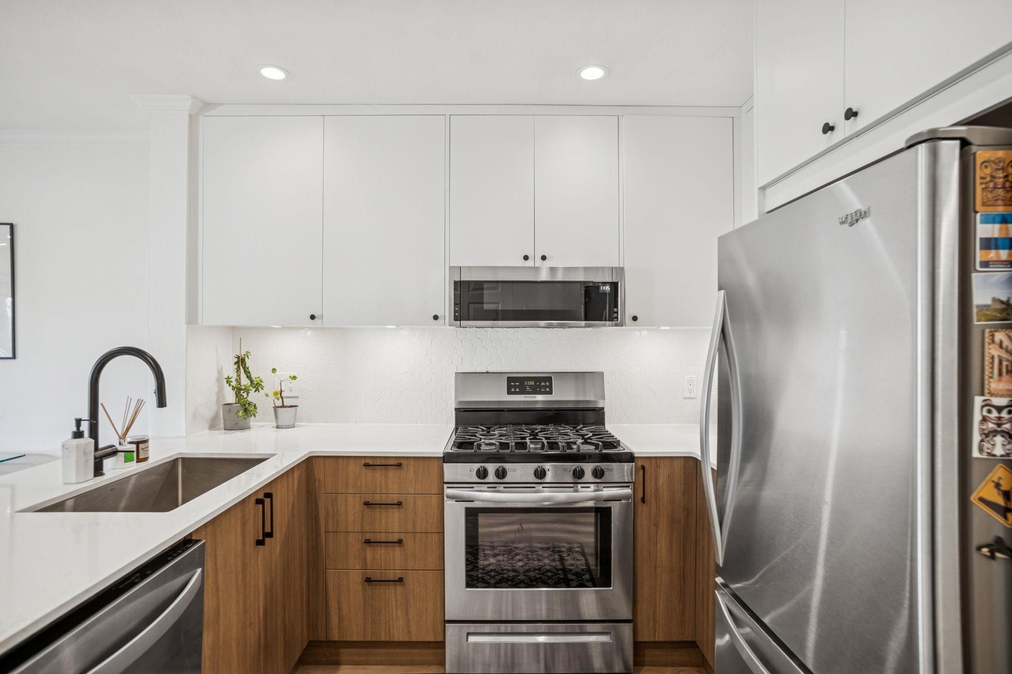 305-688 16Th Avenue E, Vancouver, BC