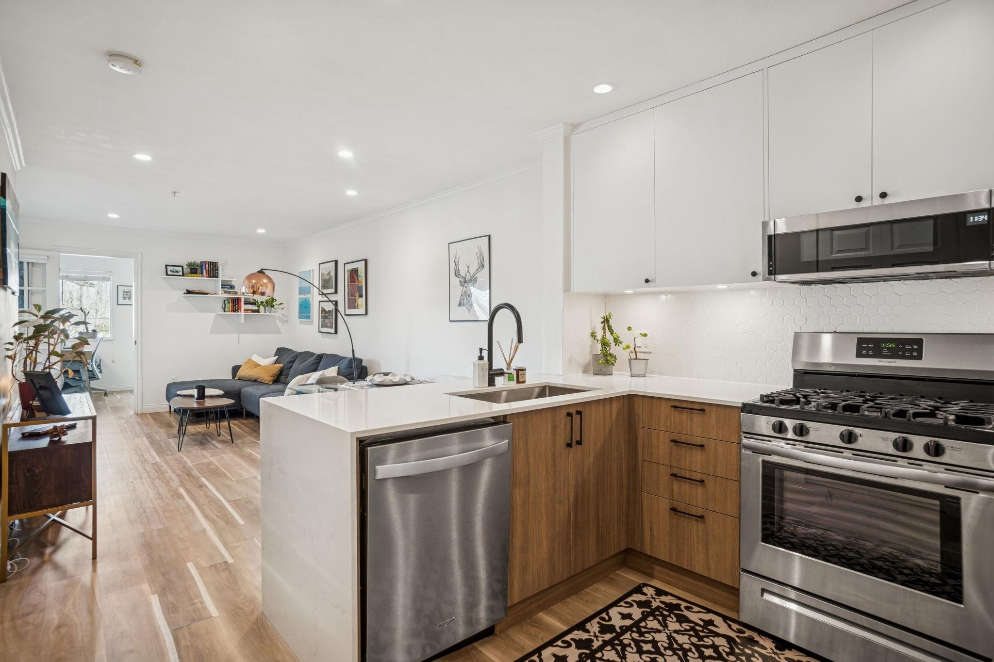 305-688 16Th Avenue E, Vancouver, BC