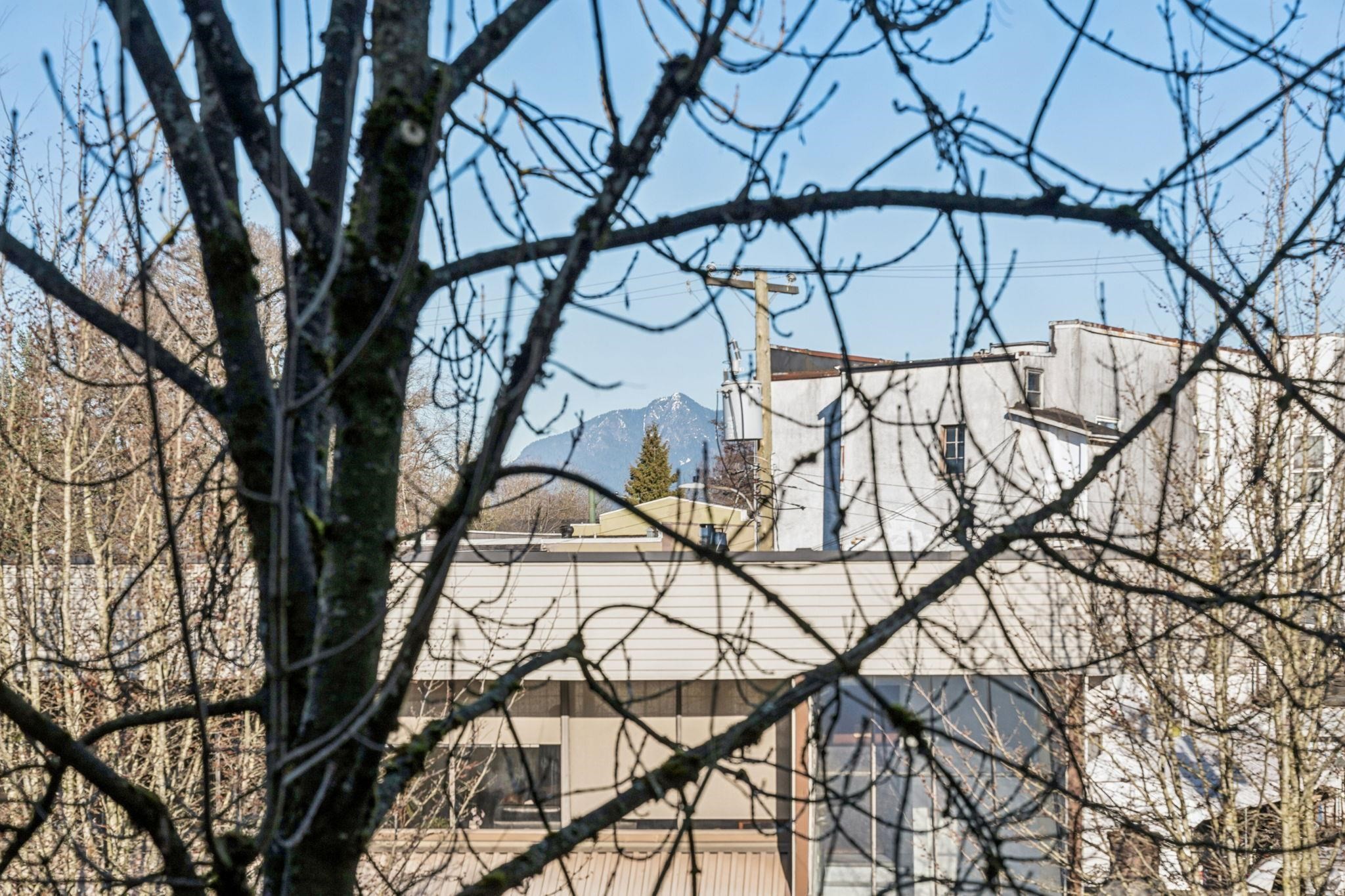 305-688 16Th Avenue E, Vancouver, BC