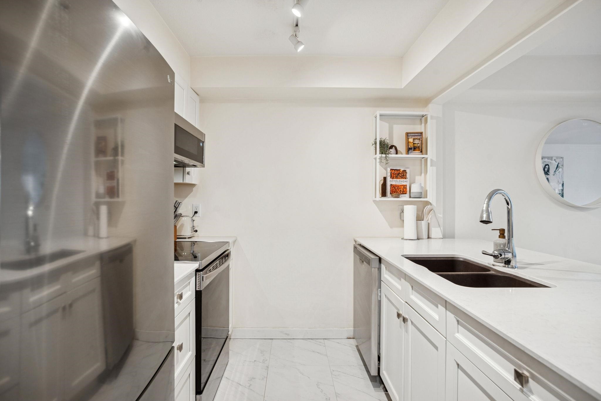 103-1515 6Th Avenue E, Vancouver, BC