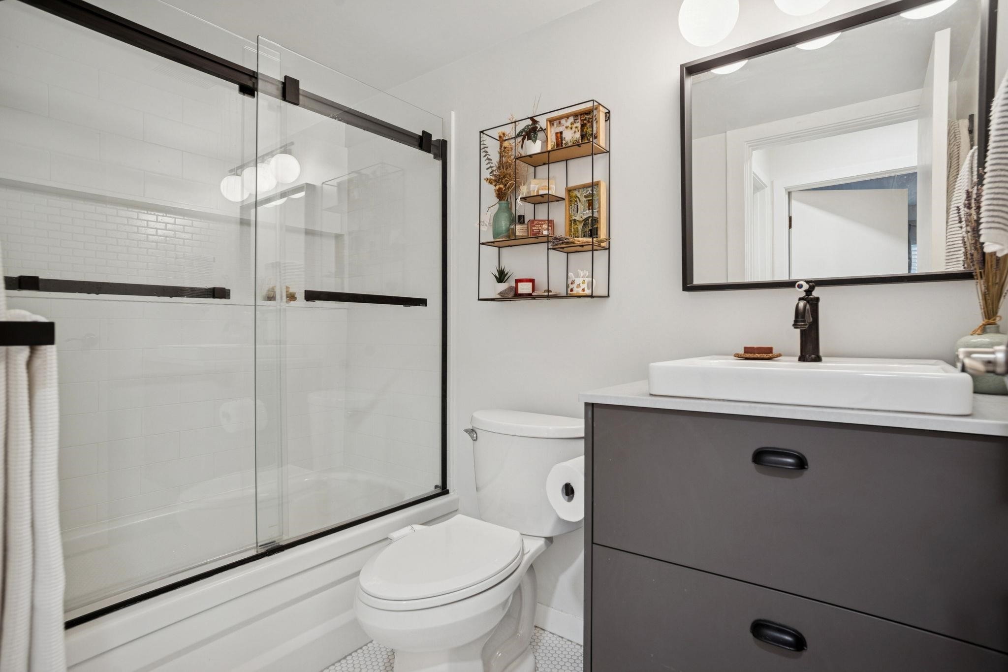 103-1515 6Th Avenue E, Vancouver, BC