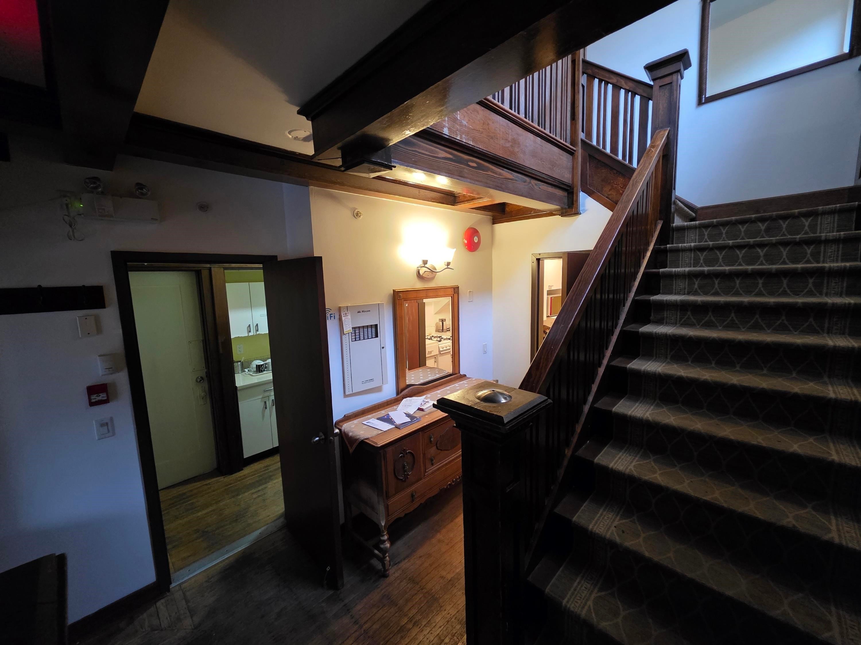 387 13Th Avenue W, Vancouver, BC