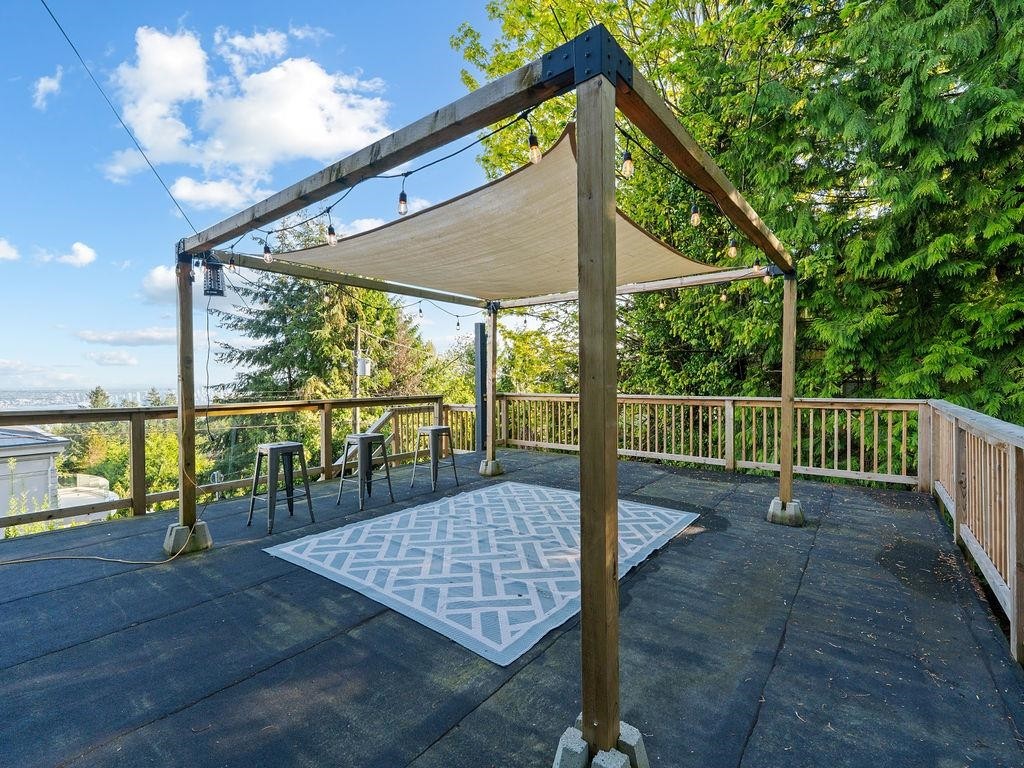 1040 Crestline Road, West Vancouver, BC