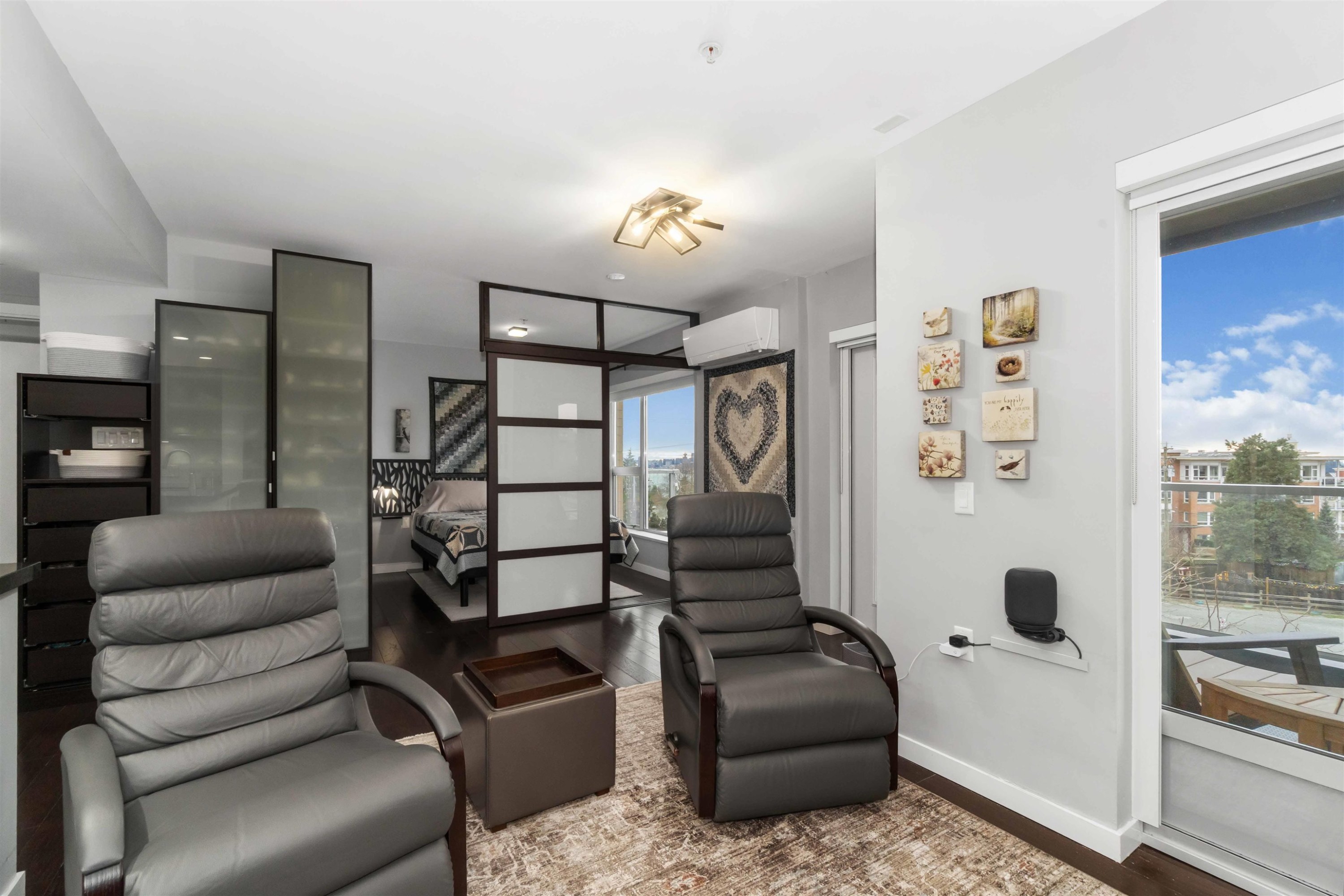 213-1288 Chesterfield Avenue, North Vancouver, BC